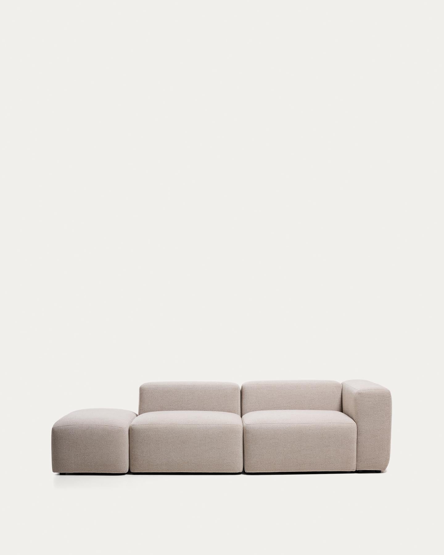 3-Sitzer-Sofa Blok mit Armlehne rechts und Pouf-Randmodul in beiger Chenille, 270 cm, FSC Mix Credit in Beige präsentiert im Onlineshop von KAQTU Design AG. 3er Sofa ist von Kave Home