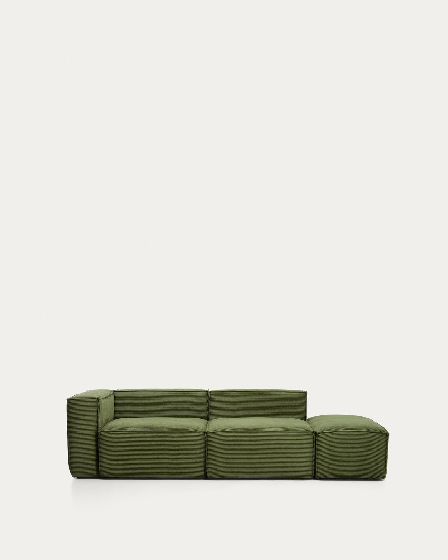 3-Sitzer-Sofa Blok mit Armlehne links und Pouf-Randmodul in grobem grünem Cord, 270 cm, FSC Mix Credit in Grün präsentiert im Onlineshop von KAQTU Design AG. 3er Sofa ist von Kave Home