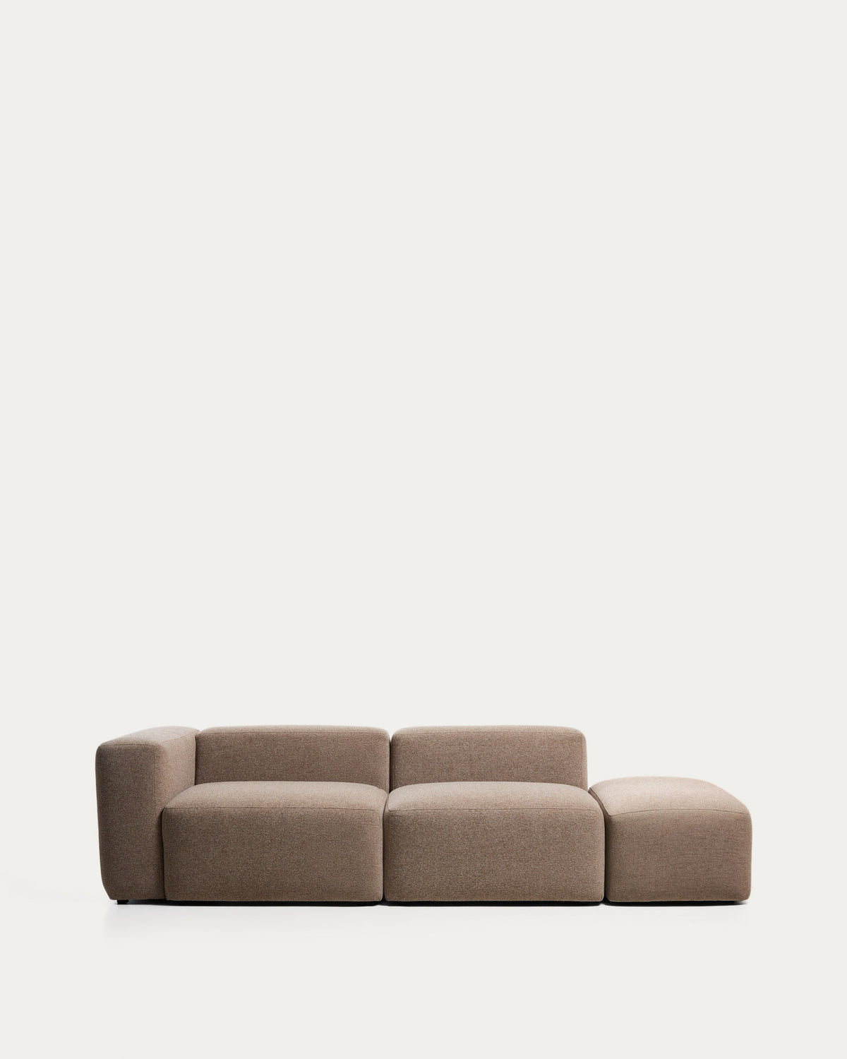 3-Sitzer-Sofa Blok mit Armlehne links und Pouf-Randmodul in brauner Chenille, 270 cm, FSC Mix Credit in Taupe präsentiert im Onlineshop von KAQTU Design AG. 3er Sofa ist von Kave Home