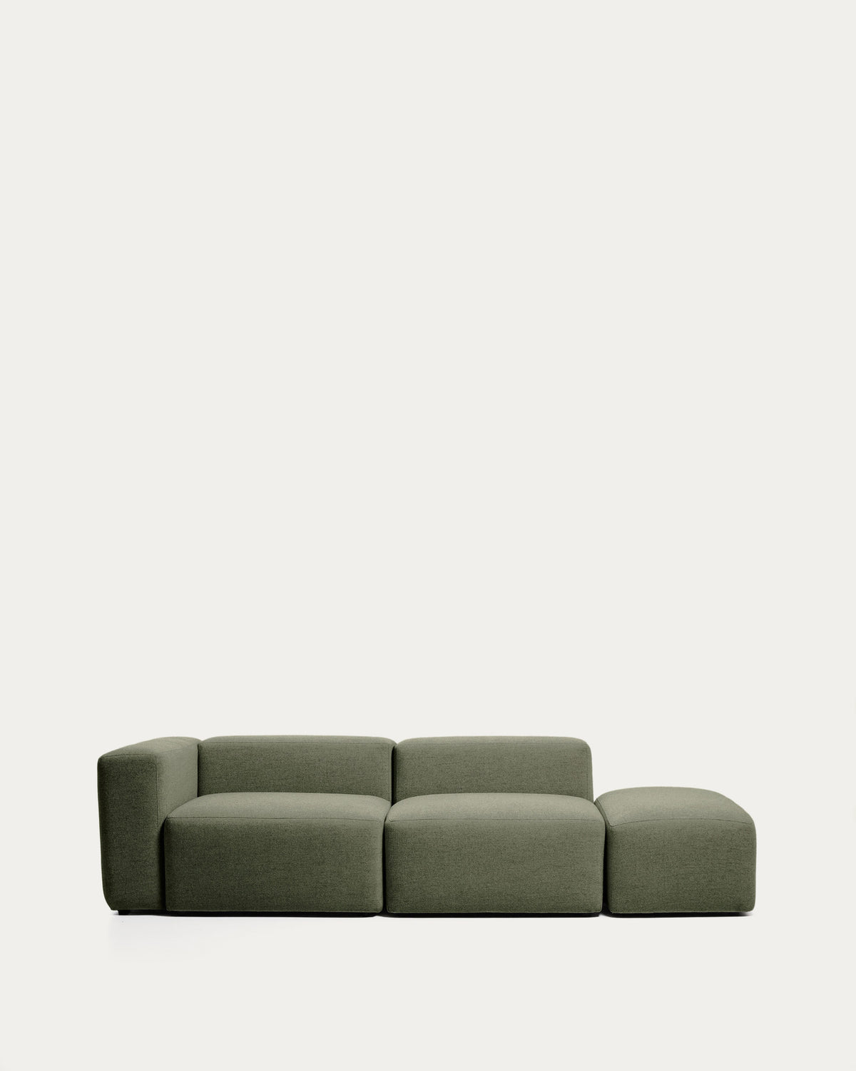 3-Sitzer-Sofa Blok mit Armlehne links und Pouf-Randmodul in moosgrüner Chenille, 270 cm, FSC Mix Credit in Grün präsentiert im Onlineshop von KAQTU Design AG. 3er Sofa ist von Kave Home