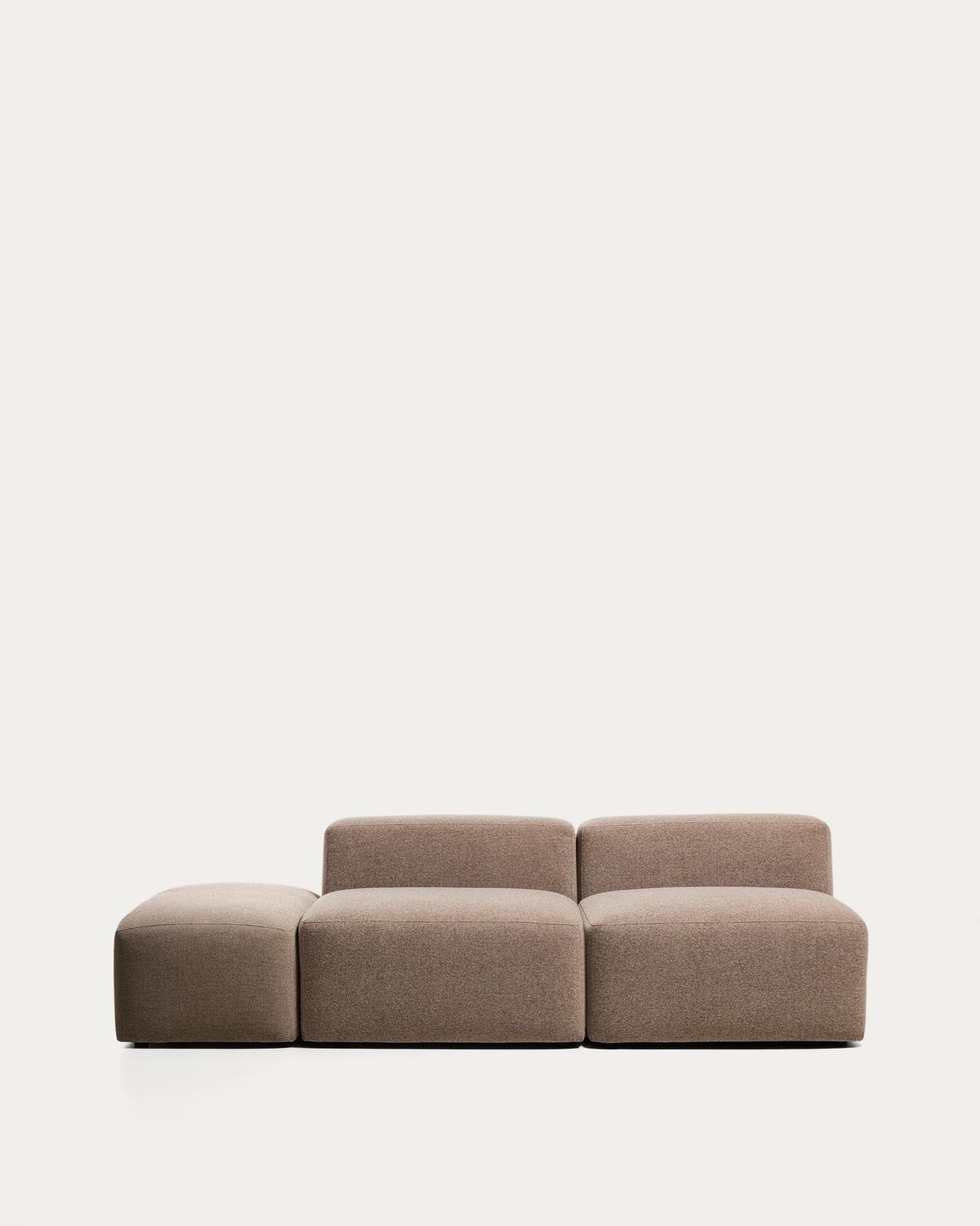 3-Sitzer-Sofa Blok mit Pouf-Randmodul in brauner Chenille, 240 cm, FSC Mix Credit in Taupe präsentiert im Onlineshop von KAQTU Design AG. 3er Sofa ist von Kave Home