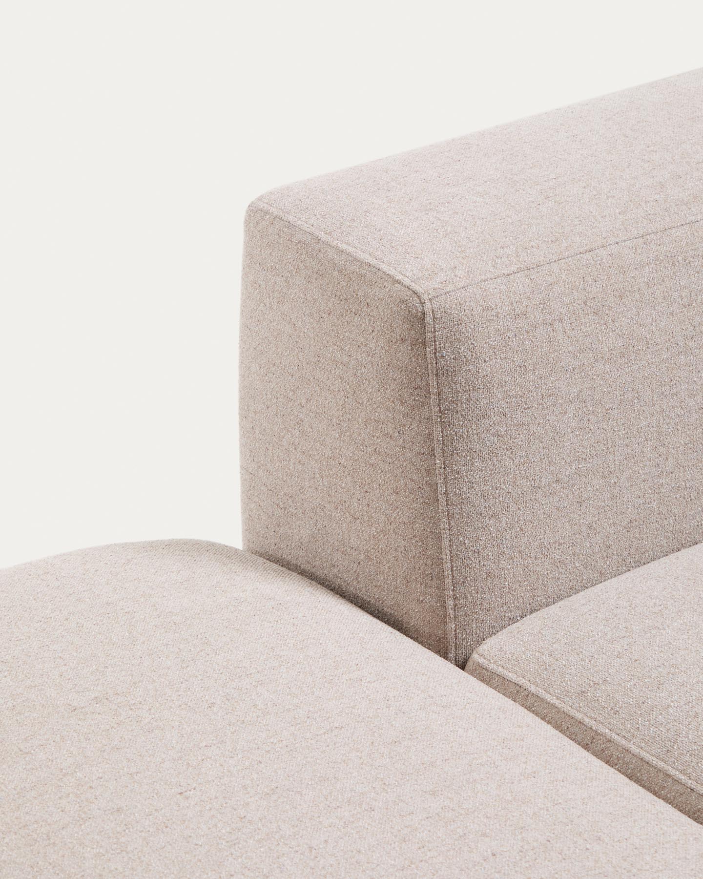 3-Sitzer-Sofa Blok mit Pouf-Randmodul in beiger Chenille, 240 cm, FSC Mix Credit in Beige präsentiert im Onlineshop von KAQTU Design AG. 3er Sofa ist von Kave Home