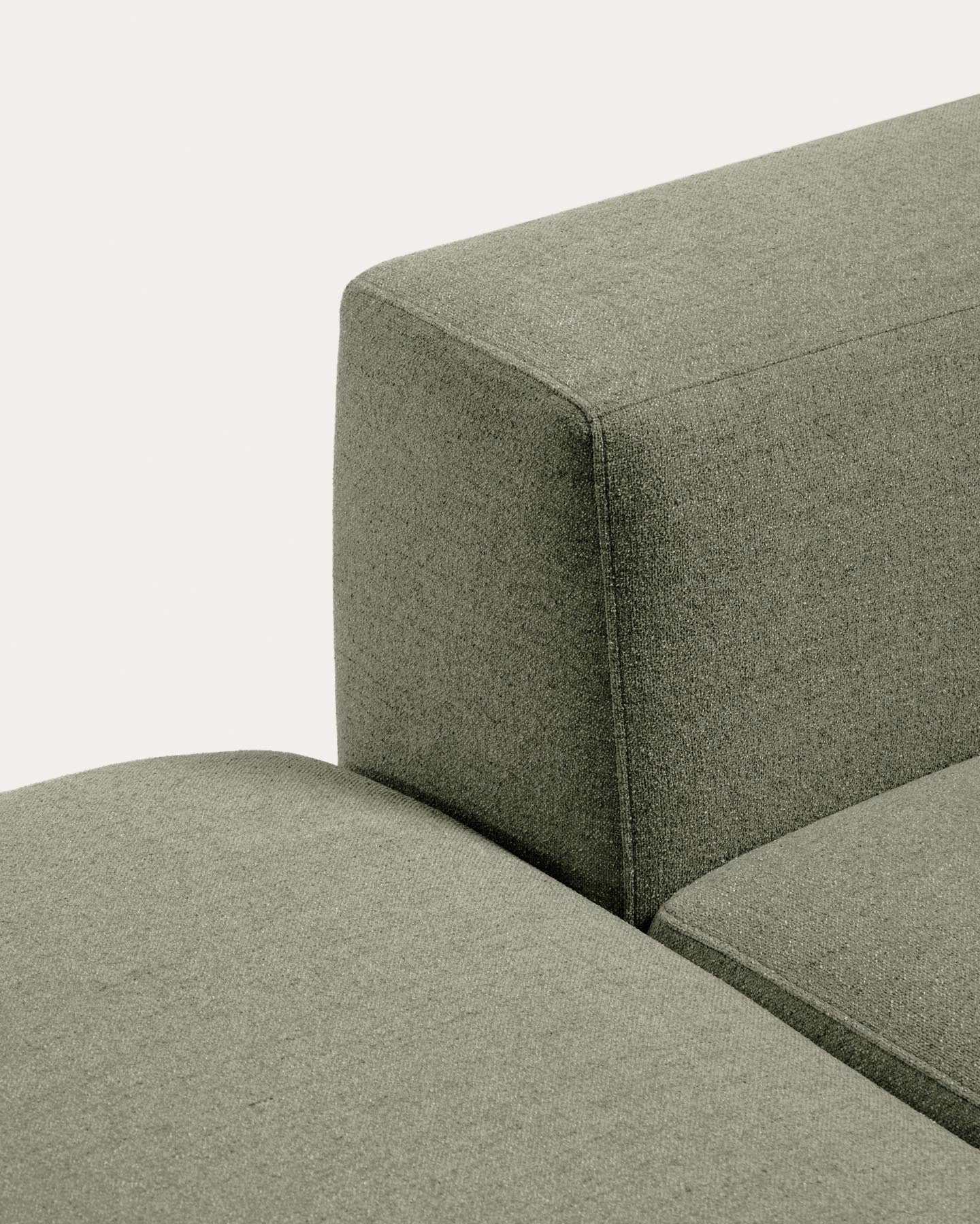 3-Sitzer-Sofa Blok mit Pouf-Randmodul in moosgrüner Chenille, 240 cm, FSC Mix Credit in Grün präsentiert im Onlineshop von KAQTU Design AG. 3er Sofa ist von Kave Home