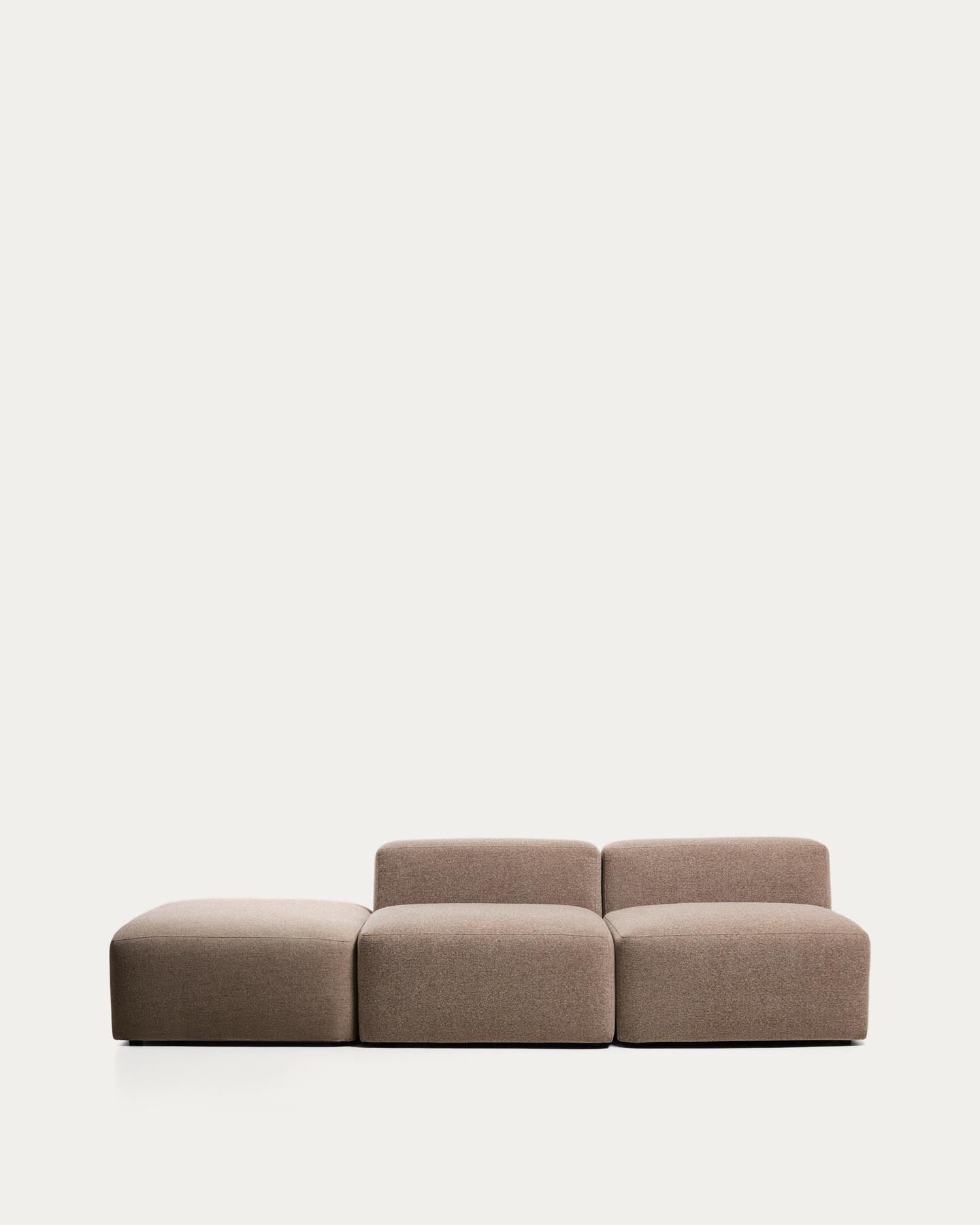 3-Sitzer-Sofa Blok mit Pouf-Randmodul in brauner Chenille, 270 cm, FSC Mix Credit in Taupe präsentiert im Onlineshop von KAQTU Design AG. 3er Sofa ist von Kave Home