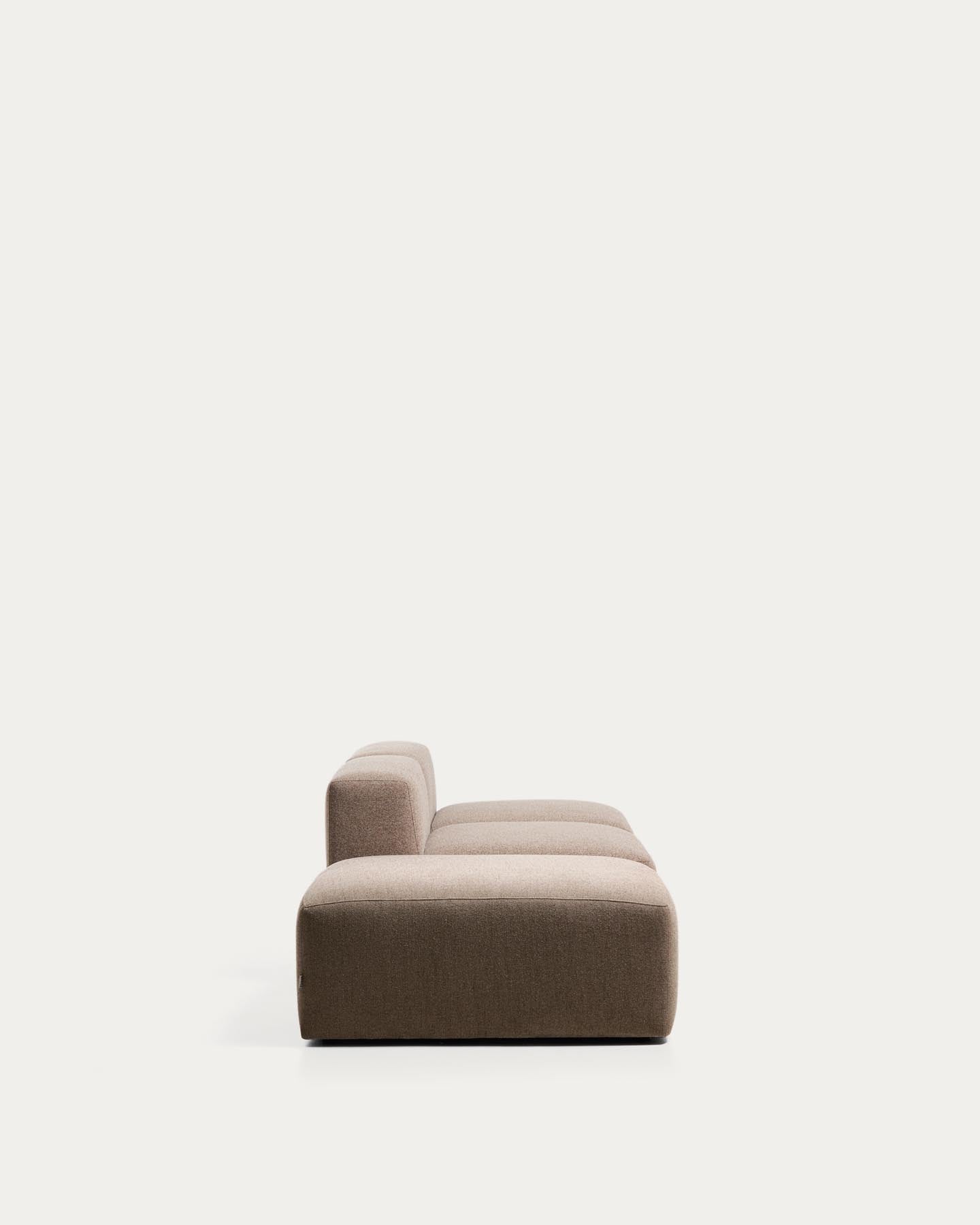 3-Sitzer-Sofa Blok mit Pouf-Randmodul in brauner Chenille, 270 cm, FSC Mix Credit in Taupe präsentiert im Onlineshop von KAQTU Design AG. 3er Sofa ist von Kave Home