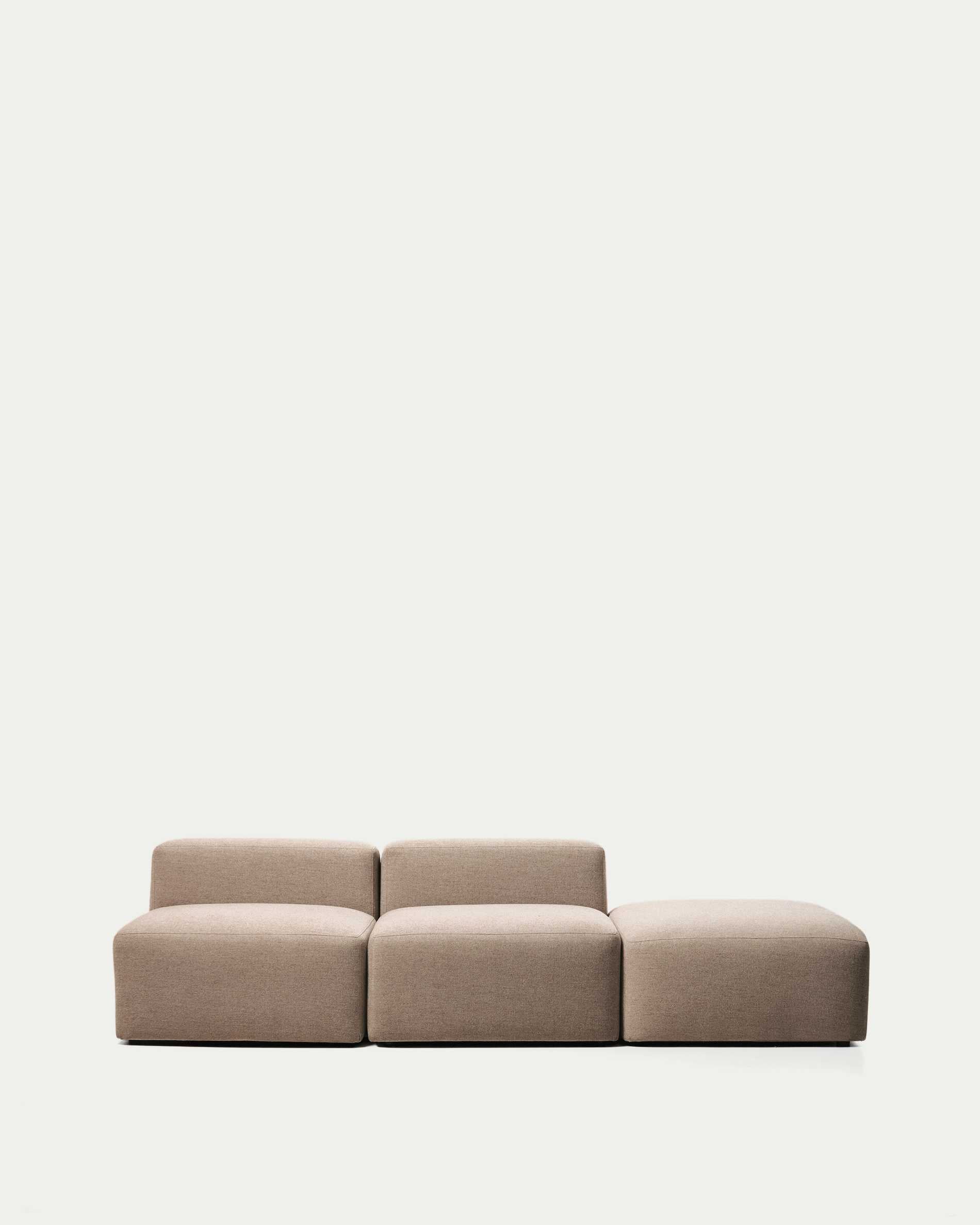 3-Sitzer-Sofa Blok mit Pouf-Randmodul in brauner Chenille, 270 cm, FSC Mix Credit in Taupe präsentiert im Onlineshop von KAQTU Design AG. 3er Sofa ist von Kave Home