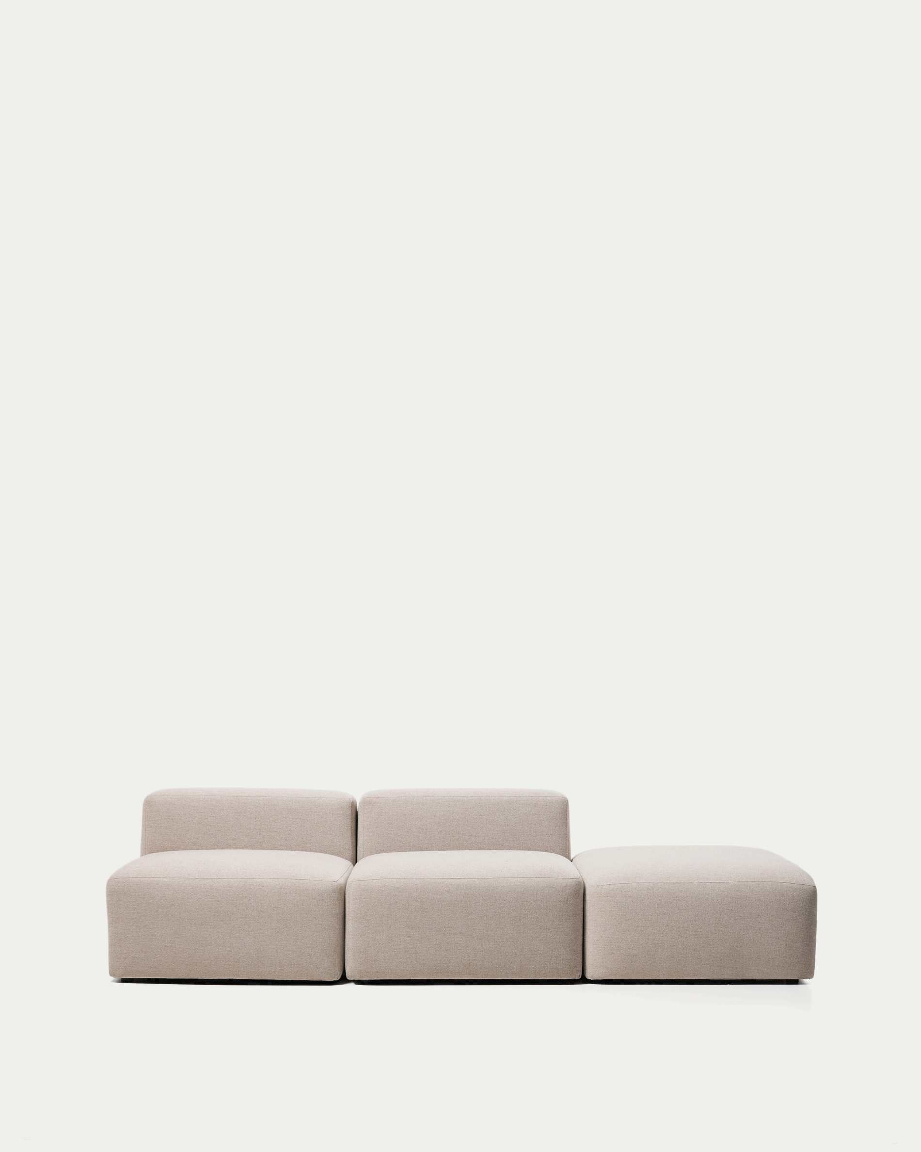 3-Sitzer-Sofa Blok mit Pouf-Randmodul in beiger Chenille, 270 cm, FSC Mix Credit in Beige präsentiert im Onlineshop von KAQTU Design AG. 3er Sofa ist von Kave Home
