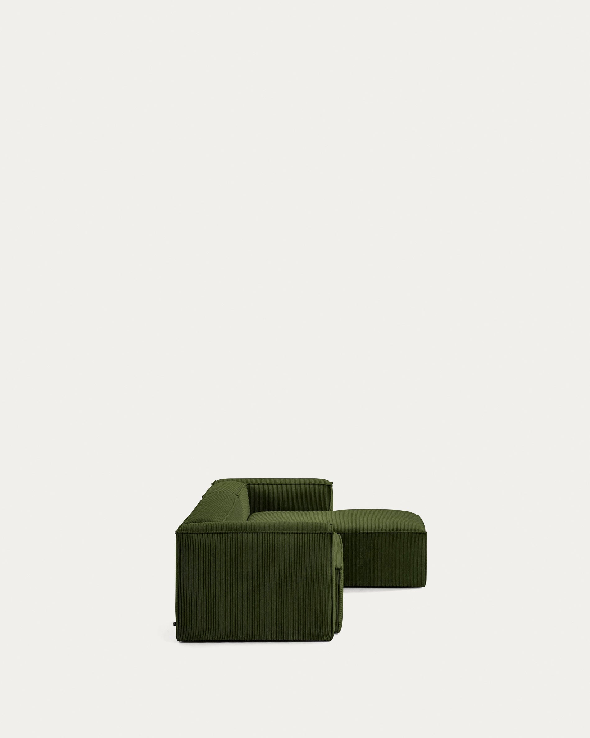 Elegantes 4-Sitzer-Sofa mit rechter Chaiselongue, grünem Cordbezug, 330 cm breit, nachhaltig gefertigt, von Kave Home.