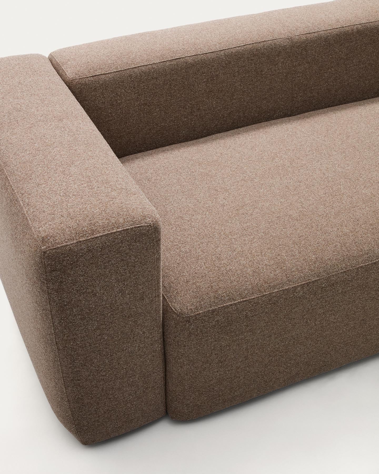 4-Sitzer-Sofa Blok mit Chaiselongue rechts in brauner Chenille, 330 cm, FSC Mix Credit in Taupe präsentiert im Onlineshop von KAQTU Design AG. L-Sofa rechts ist von Kave Home