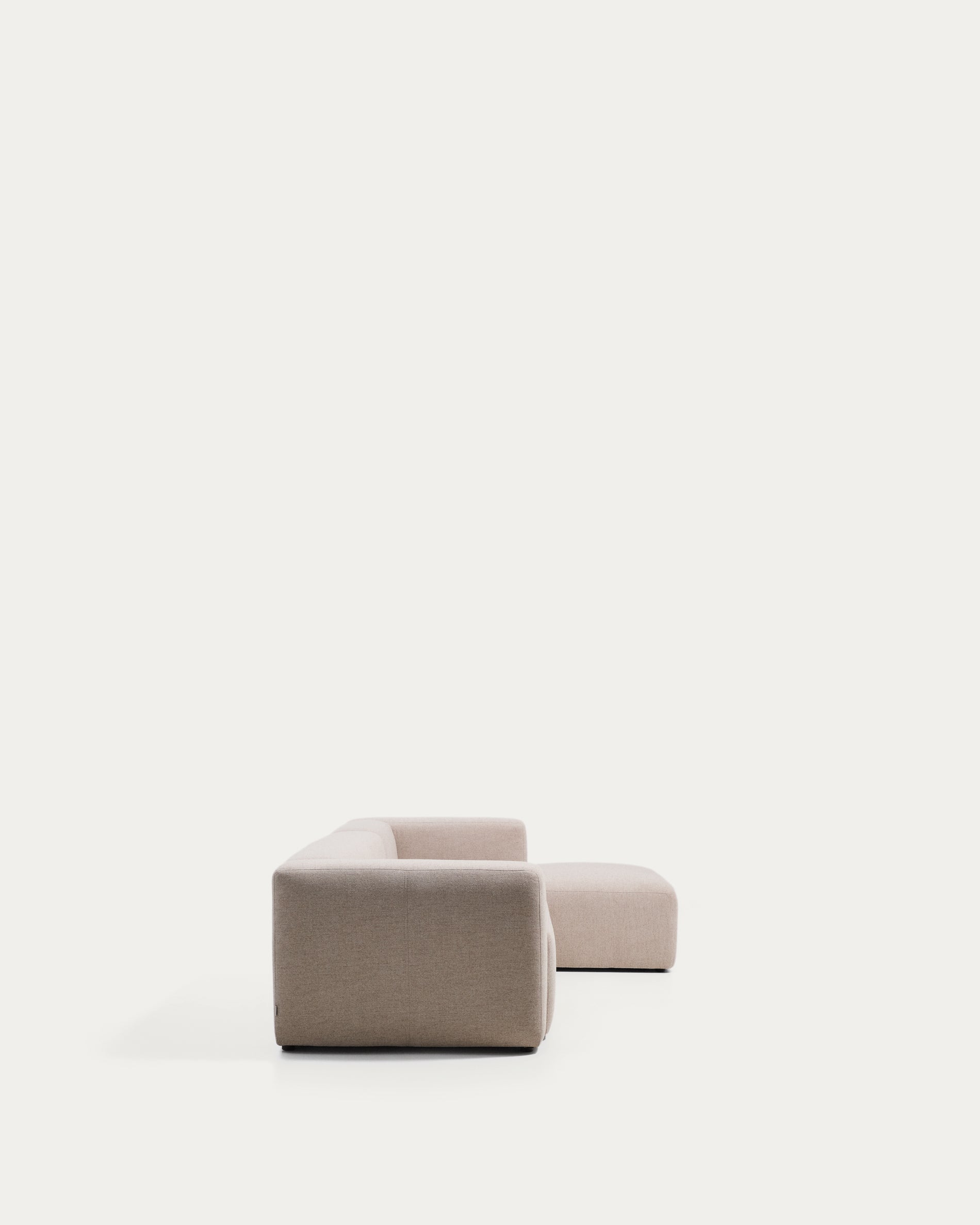 4-Sitzer-Sofa Blok mit Chaiselongue rechts in beiger Chenille, 330 cm, FSC Mix Credit in Beige präsentiert im Onlineshop von KAQTU Design AG. L-Sofa rechts ist von Kave Home
