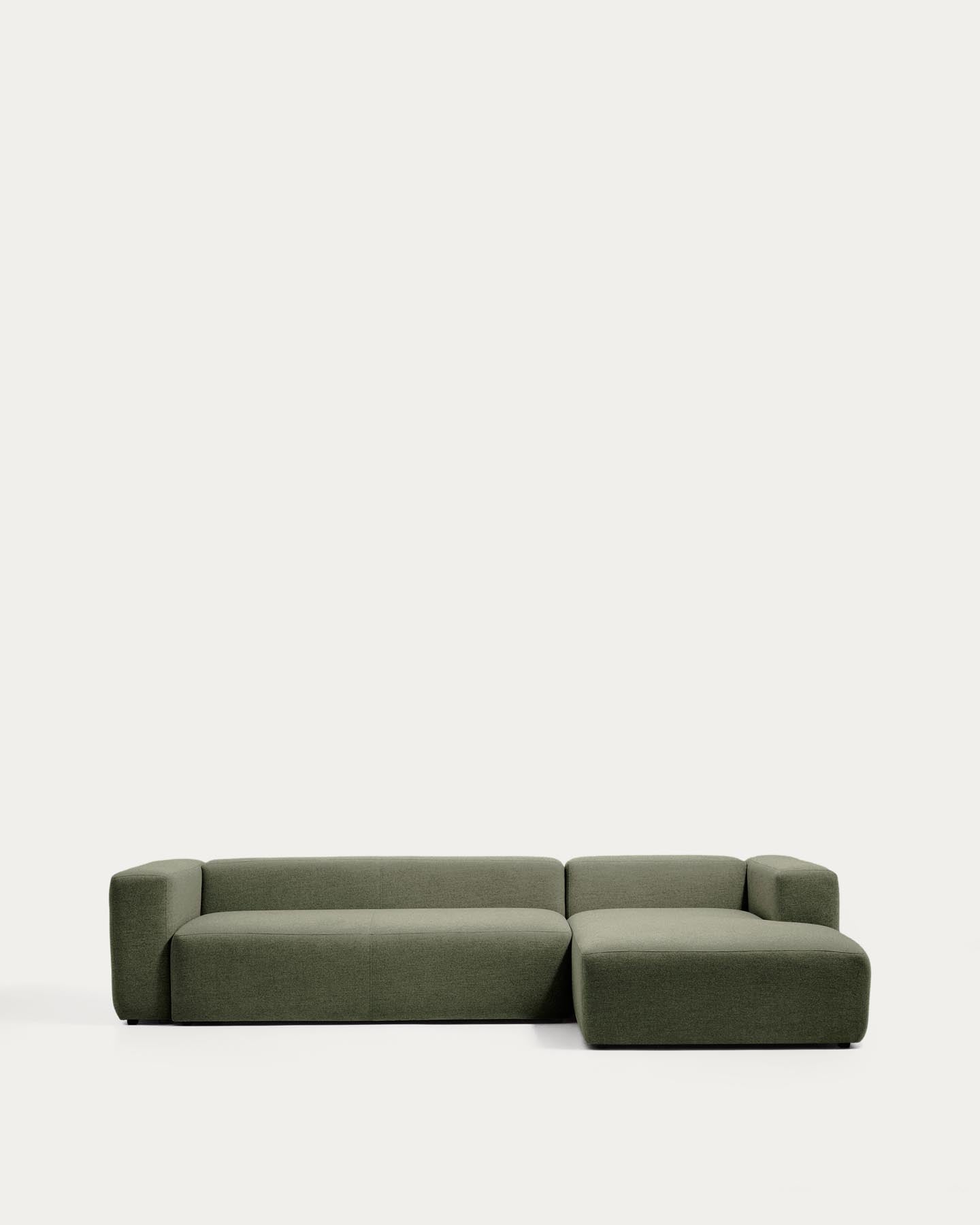 4-Sitzer-Sofa Blok mit Chaiselongue rechts in moosgrüner Chenille, 330 cm, FSC Mix Credit in Grün präsentiert im Onlineshop von KAQTU Design AG. L-Sofa rechts ist von Kave Home