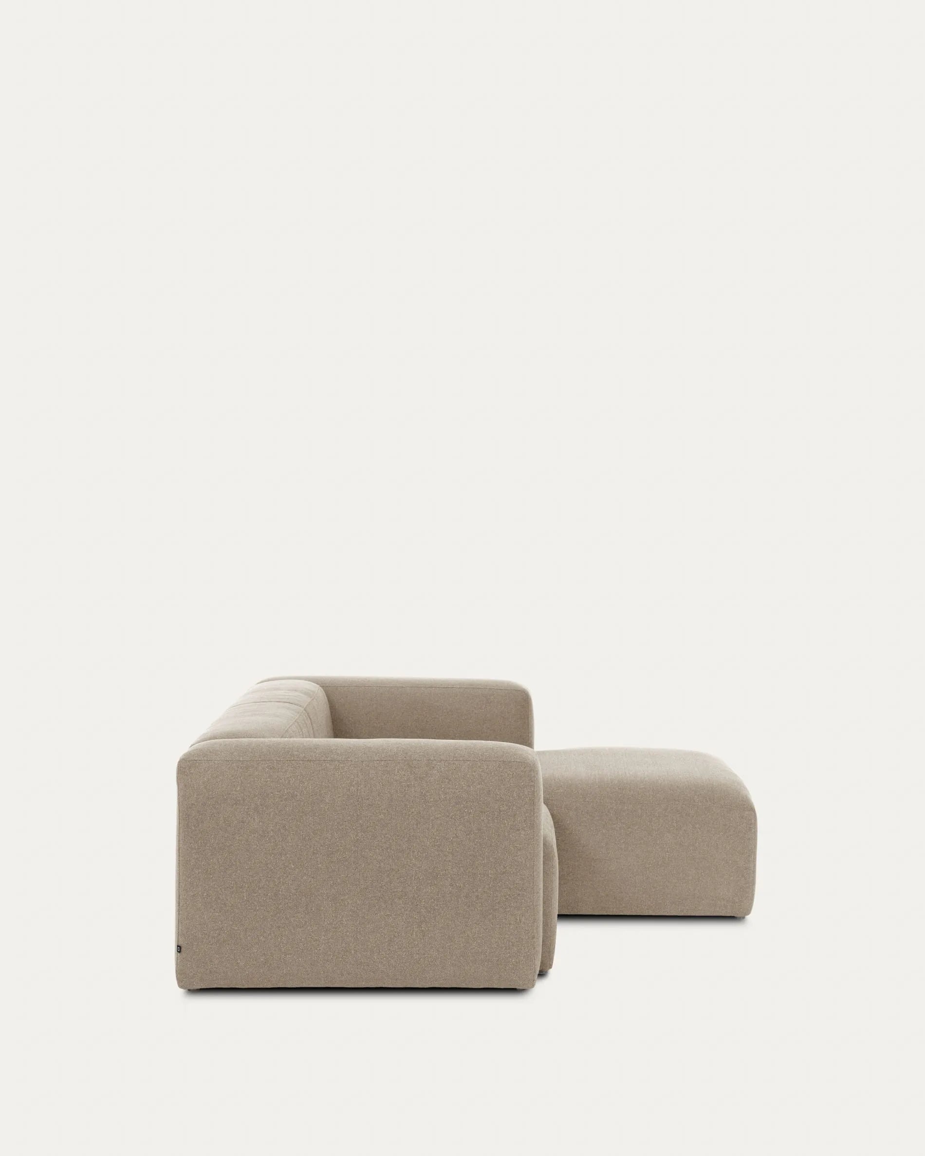 Modernes 2-Sitzer-Sofa mit rechter Chaiselongue, beige, 240 cm, FSC-zertifiziert, von Kave Home. Komfort und Design vereint.
