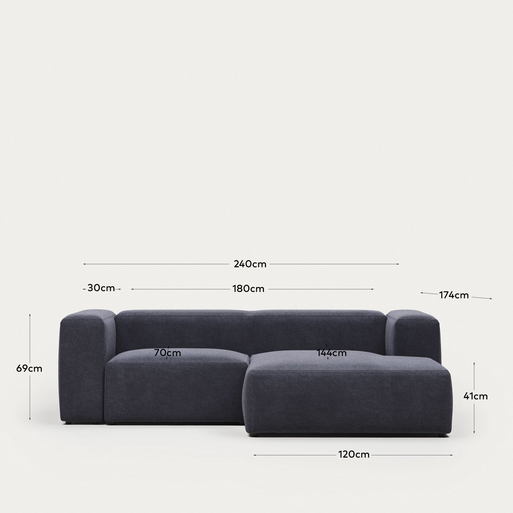 2-Sitzer-Sofa Blok mit Chaiselongue rechts, schwer entflammbar mit blauer Chenille, 240 cm in Blau präsentiert im Onlineshop von KAQTU Design AG. 2er Sofa ist von Kave Home