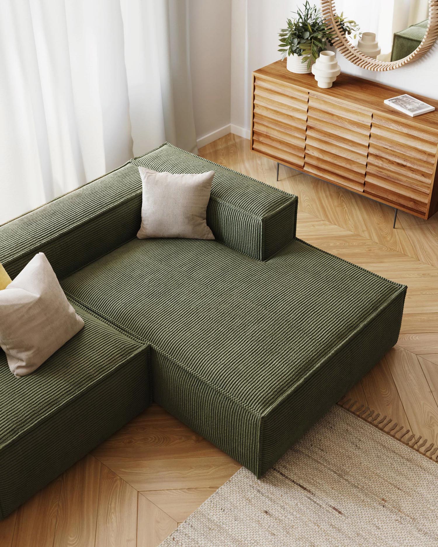 Elegantes 2-Sitzer-Sofa in grünem Cord mit rechter Chaiselongue, 240 cm breit, FSC-zertifiziert, stilvoll und nachhaltig.