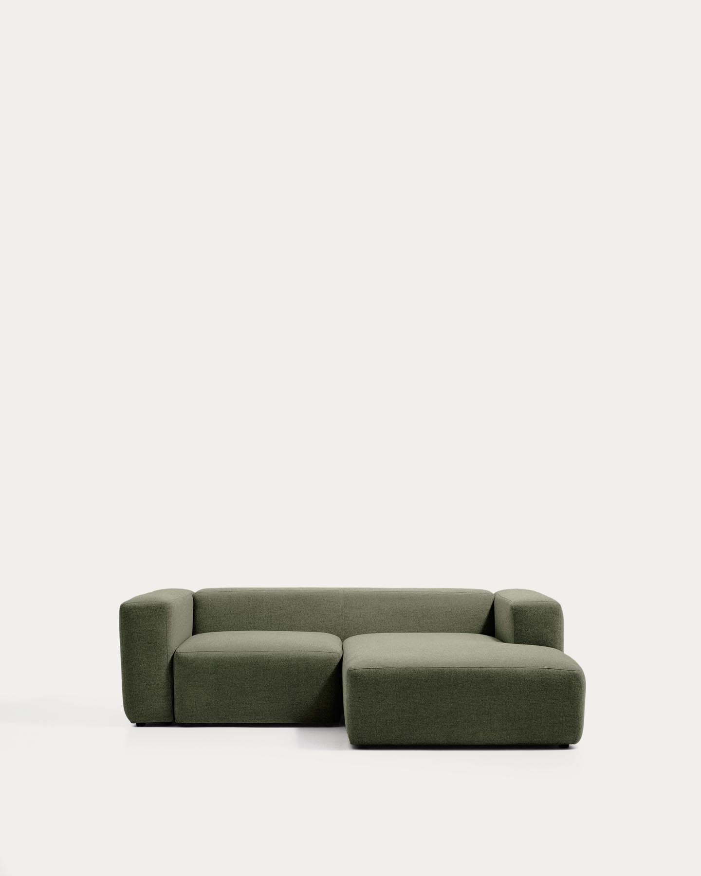 2-Sitzer-Sofa Blok mit Chaiselongue rechts in moosgrüner Chenille, 240 cm, FSC Mix Credit in Grün präsentiert im Onlineshop von KAQTU Design AG. L-Sofa rechts ist von Kave Home
