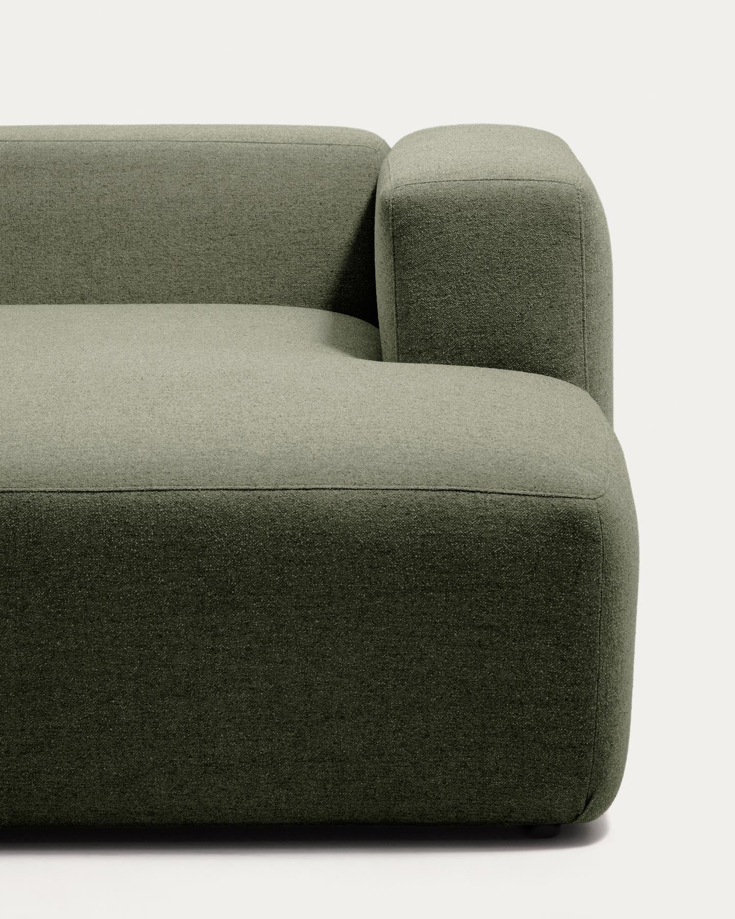 2-Sitzer-Sofa Blok mit Chaiselongue rechts in moosgrüner Chenille, 240 cm, FSC Mix Credit in Grün präsentiert im Onlineshop von KAQTU Design AG. L-Sofa rechts ist von Kave Home