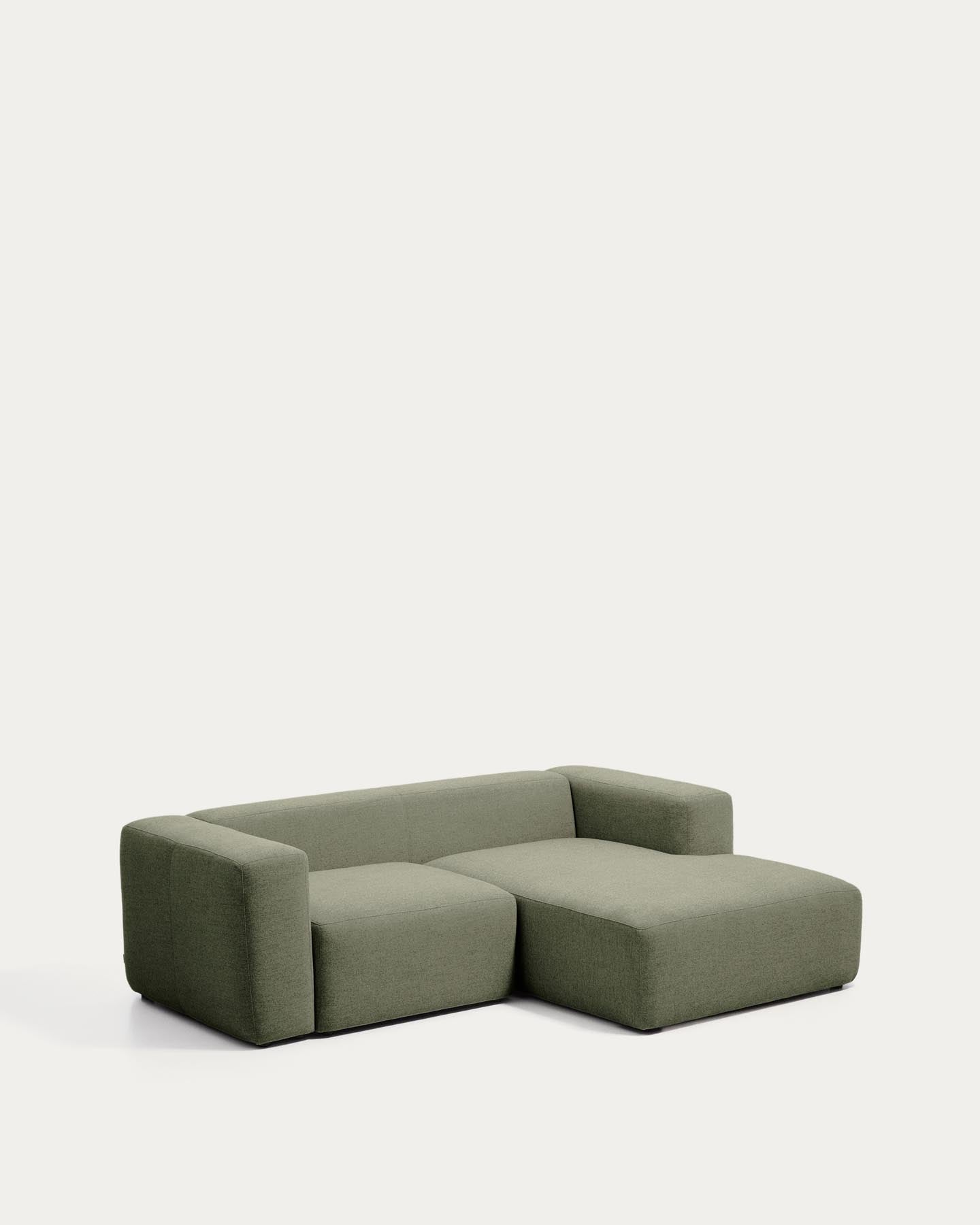 2-Sitzer-Sofa Blok mit Chaiselongue rechts in moosgrüner Chenille, 240 cm, FSC Mix Credit in Grün präsentiert im Onlineshop von KAQTU Design AG. L-Sofa rechts ist von Kave Home