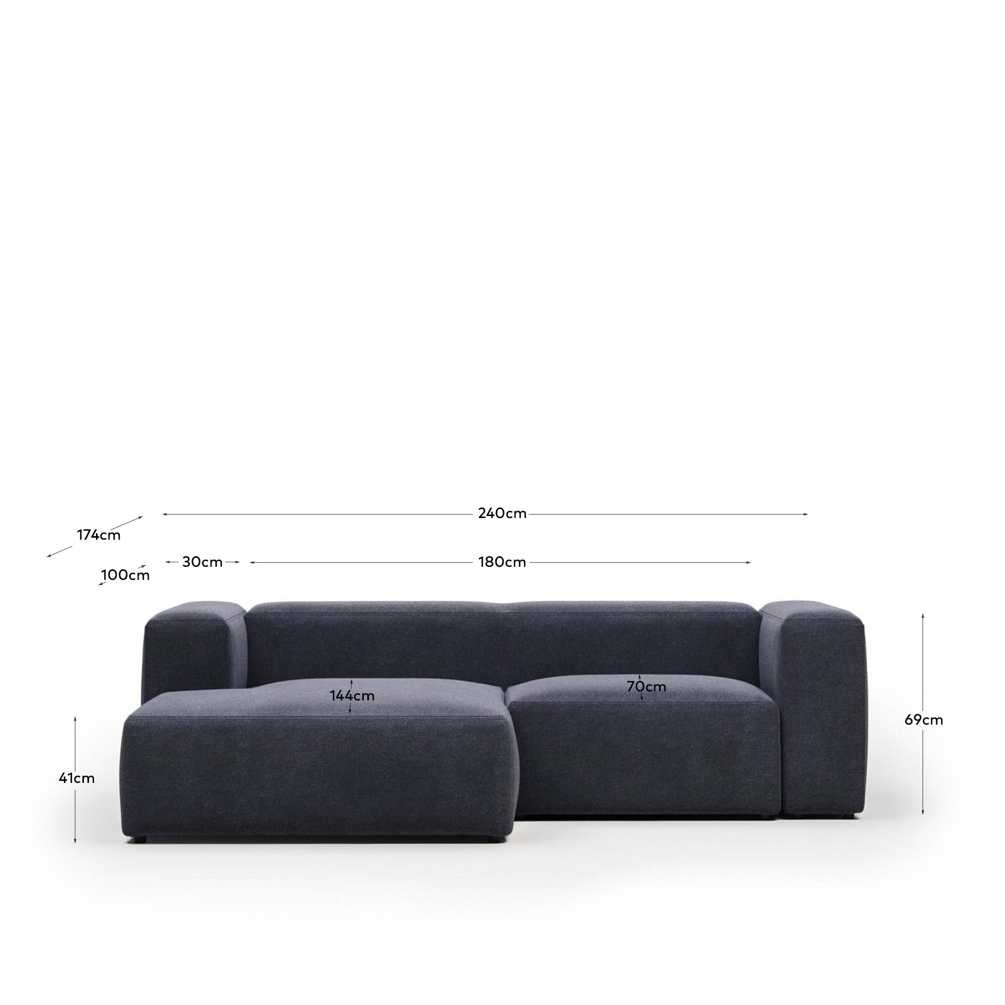 2-Sitzer-Sofa Blok mit Chaiselongue links, schwer entflammbar mit blauer Chenille, 240 cm in Blau präsentiert im Onlineshop von KAQTU Design AG. 2er Sofa ist von Kave Home