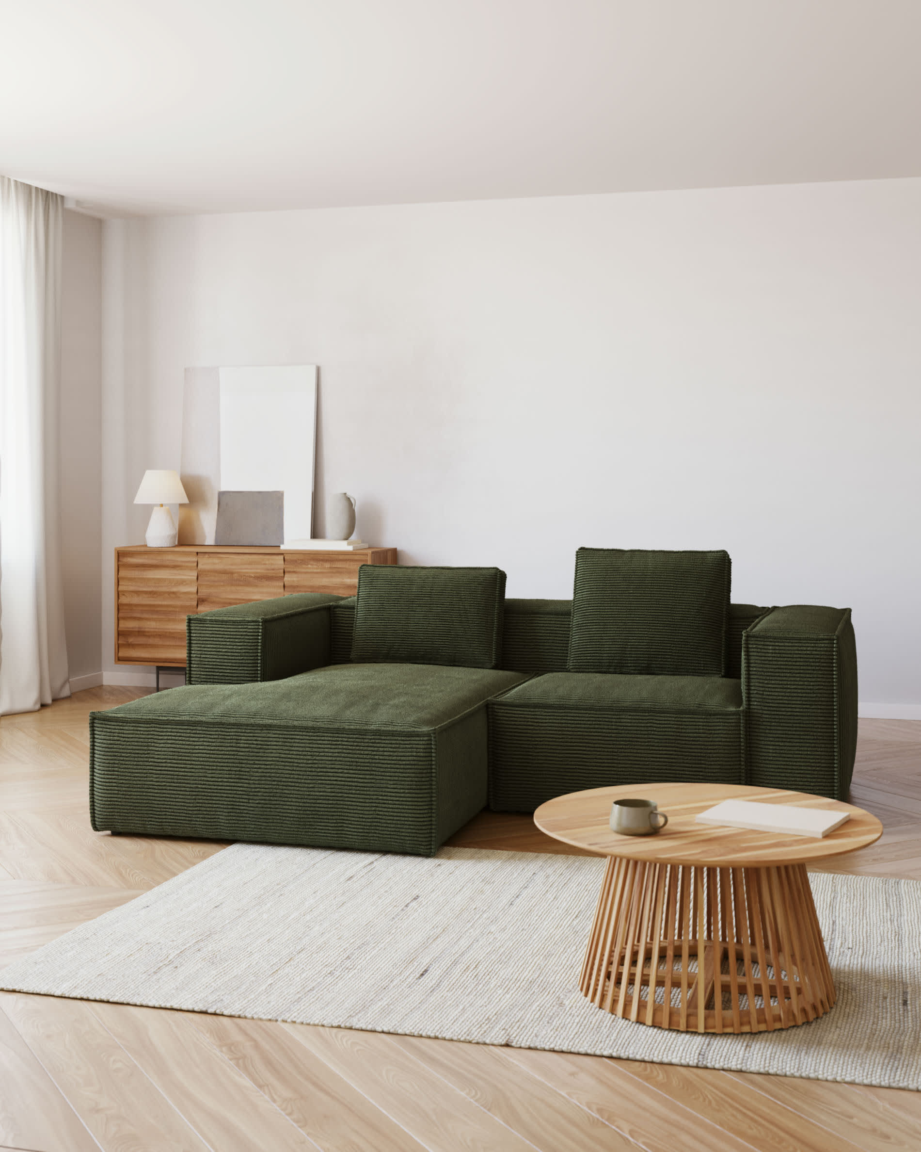 Elegantes 2-Sitzer-Sofa in grünem Cord mit linker Chaiselongue, 240 cm breit, FSC-zertifiziert, modern und umweltbewusst.