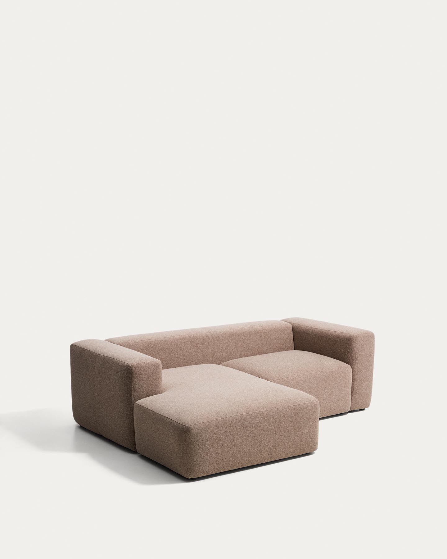 2-Sitzer-Sofa Blok mit Chaiselongue links in brauner Chenille, 240 cm, FSC Mix Credit in Taupe präsentiert im Onlineshop von KAQTU Design AG. L-Sofa links ist von Kave Home