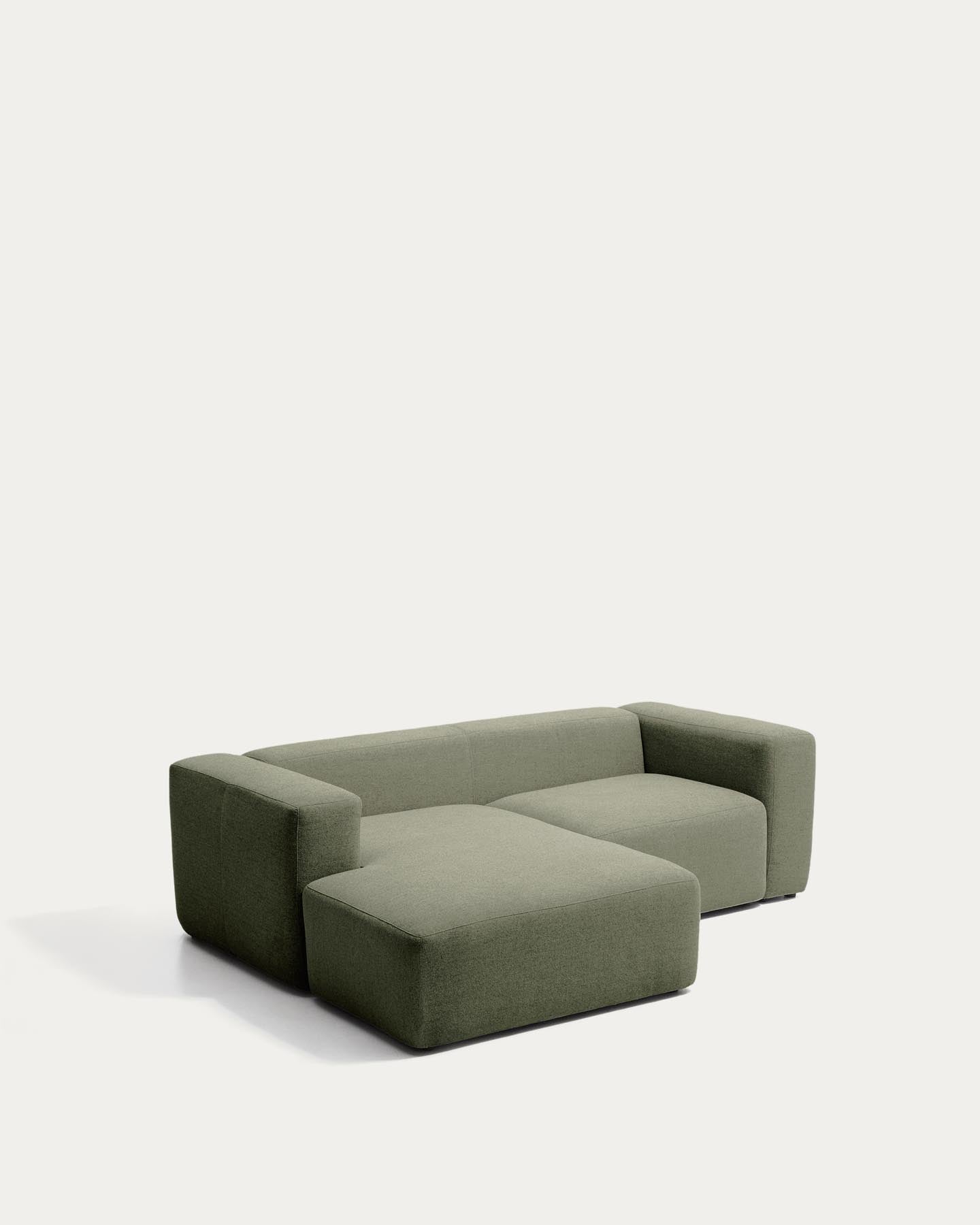 2-Sitzer-Sofa Blok mit Chaiselongue links in moosgrüner Chenille, 240 cm, FSC Mix Credit in Grün präsentiert im Onlineshop von KAQTU Design AG. L-Sofa links ist von Kave Home