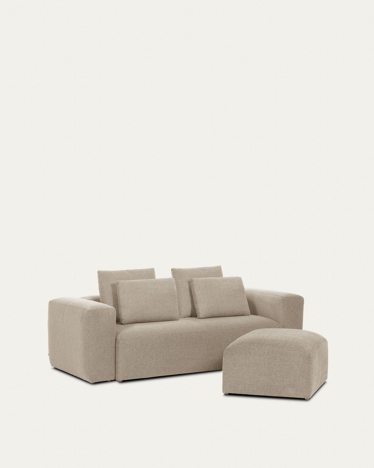 Fussablage Blok mit beiger Chenille 90 x 74 cm FSC Mix Credit in Beige präsentiert im Onlineshop von KAQTU Design AG. Pouf ist von Kave Home