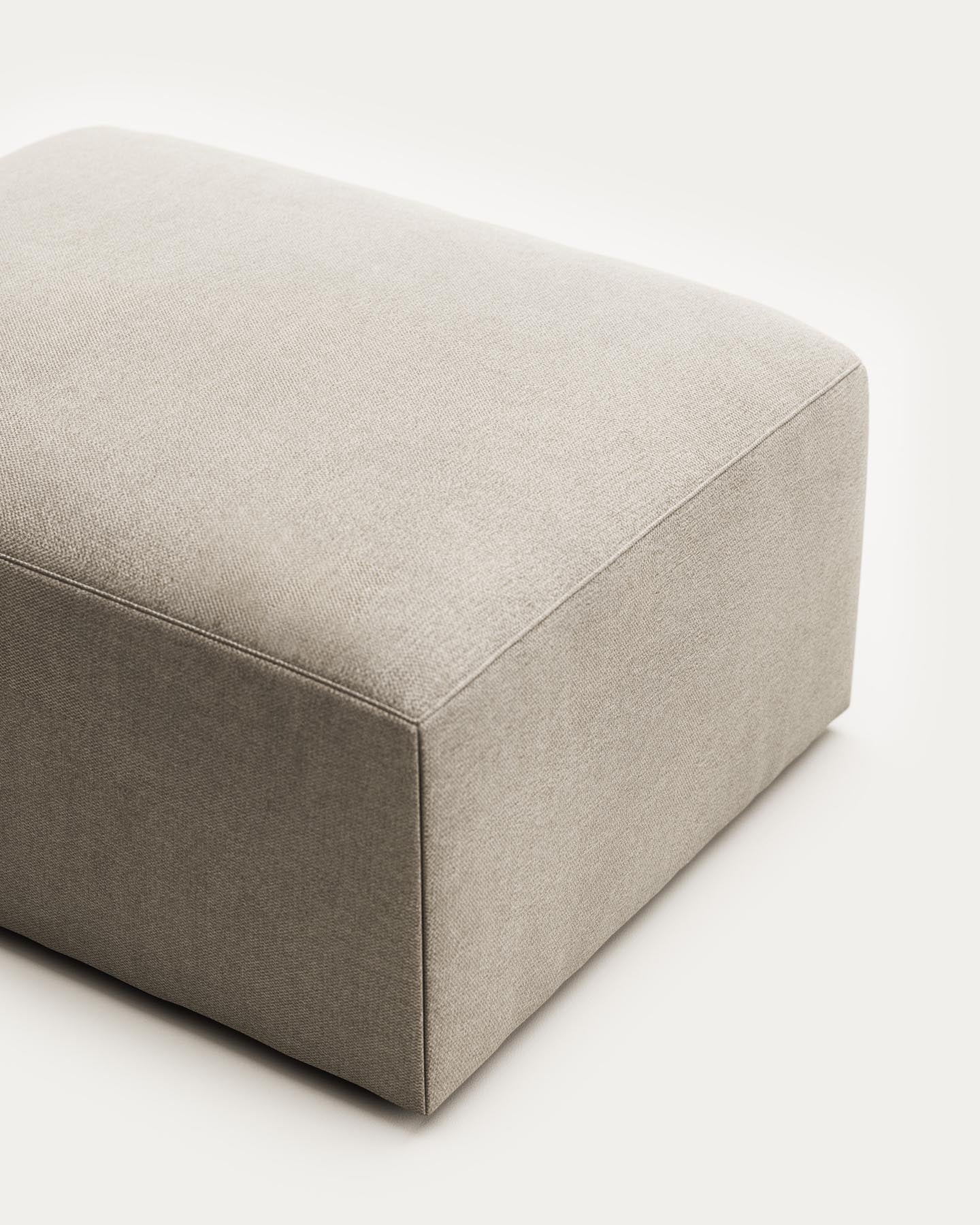Fussablage Blok, schwer entflammbar mit beiger Chenille, 90 x 74 cm in Beige präsentiert im Onlineshop von KAQTU Design AG. Pouf ist von Kave Home