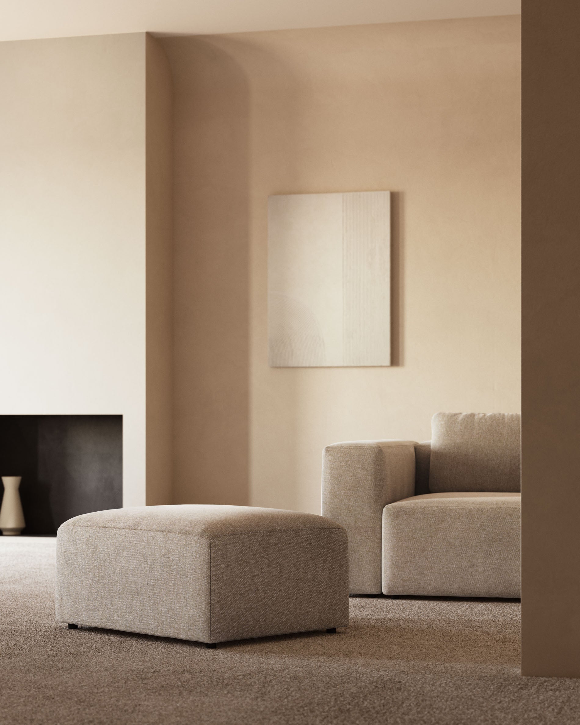 Fussablage Blok, schwer entflammbar mit beiger Chenille, 90 x 74 cm in Beige präsentiert im Onlineshop von KAQTU Design AG. Pouf ist von Kave Home