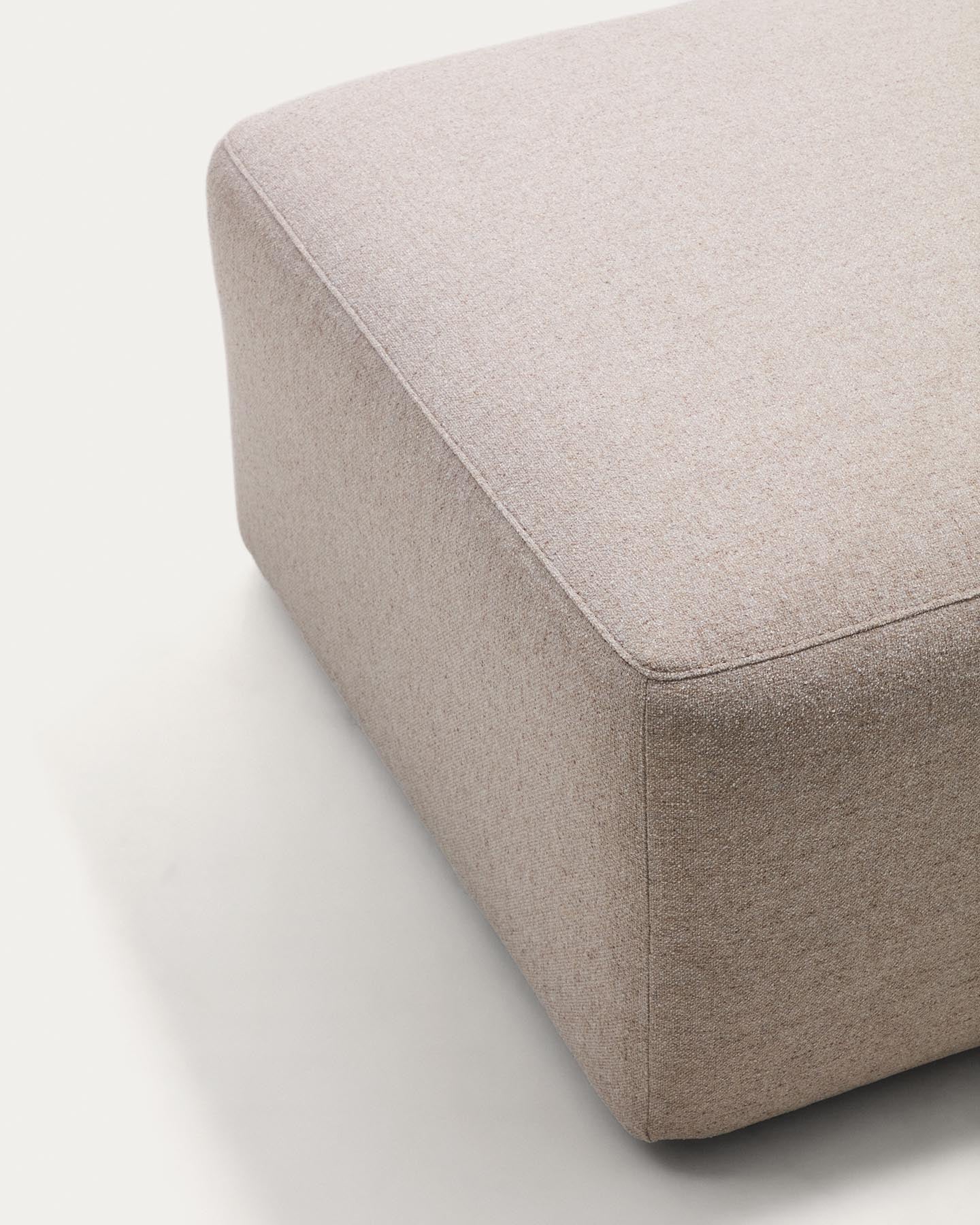 Fussablage Blok in beiger Chenille, 90 x 74 cm, FSC Mix Credit in Beige präsentiert im Onlineshop von KAQTU Design AG. Pouf ist von Kave Home