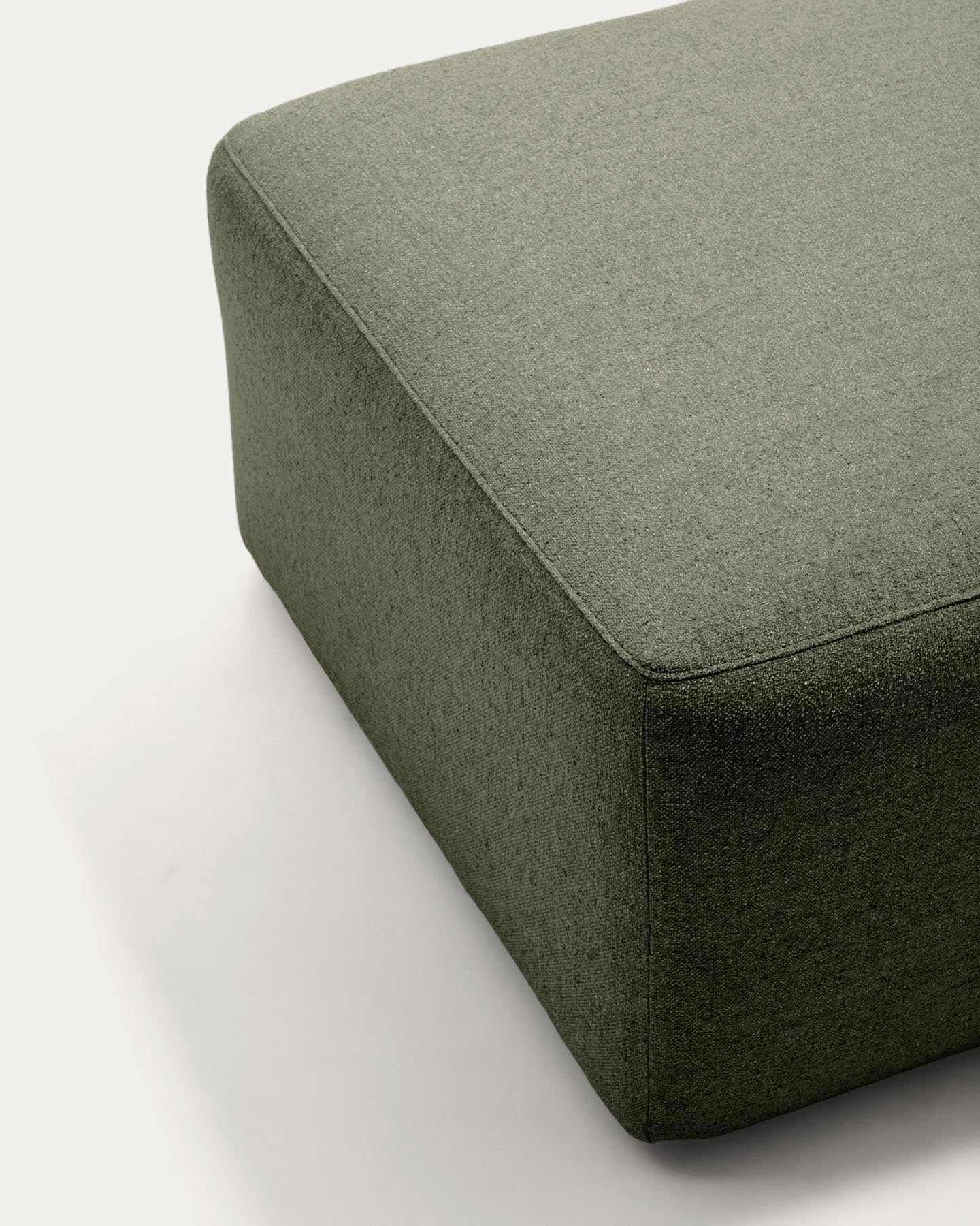 Fussablage Blok in moosgrüner Chenille, 90 x 74 cm, FSC Mix Credit in Grün präsentiert im Onlineshop von KAQTU Design AG. Pouf ist von Kave Home