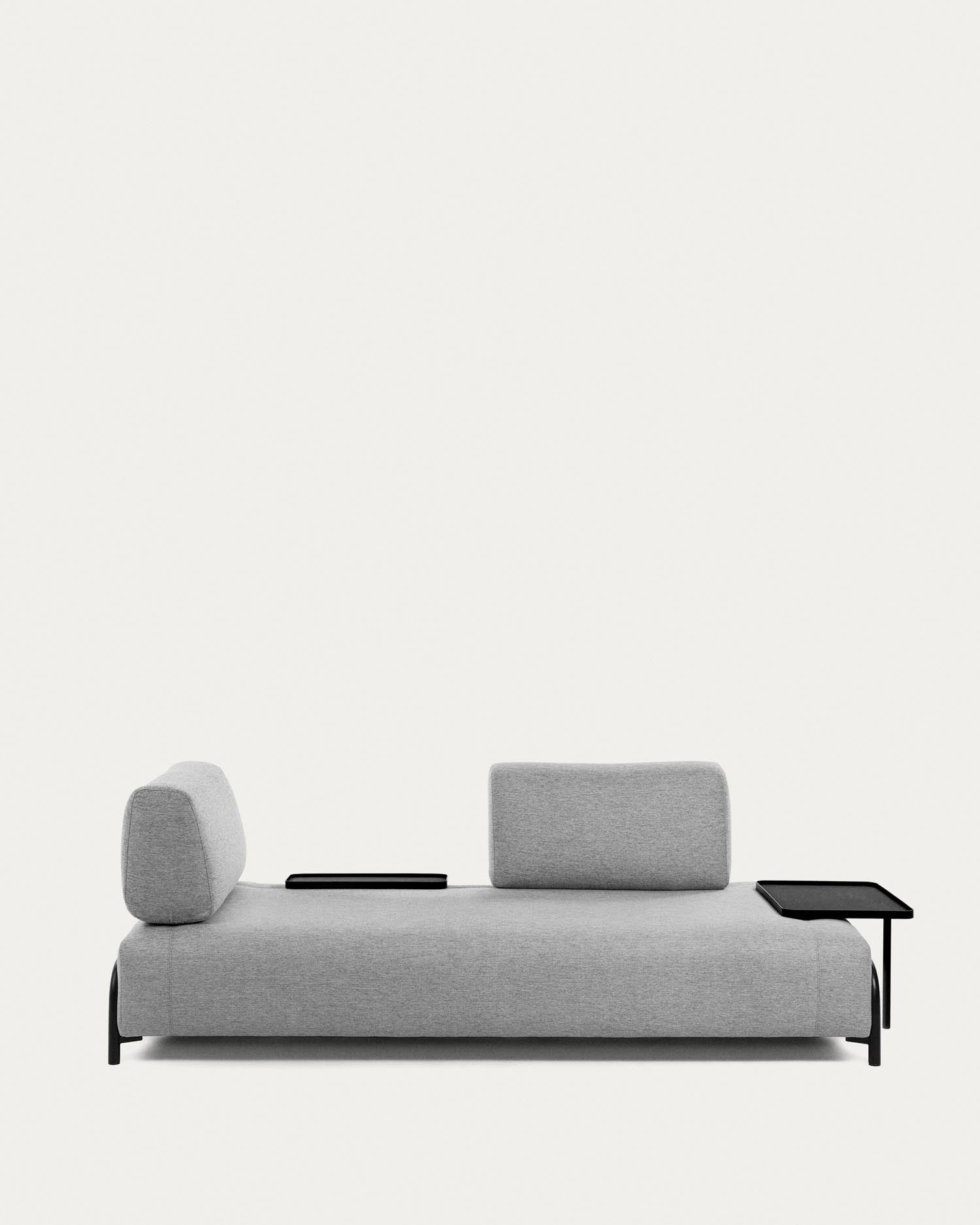 Elegantes, hellgraues 3-Sitzer Sofa von Kave Home, modular und komfortabel, ideal für stilvolle Wohnräume.