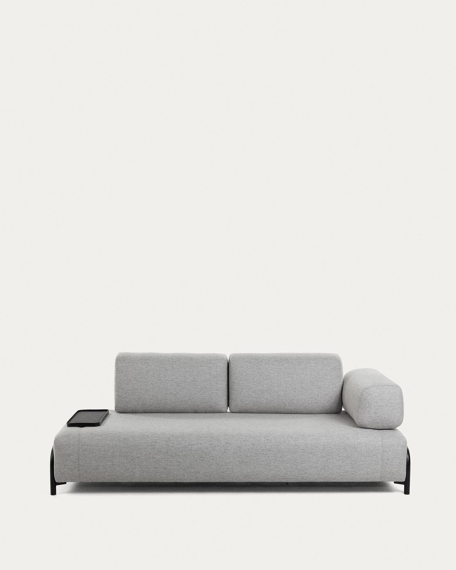 Elegantes, hellgraues 3-Sitzer Sofa von Kave Home, modular und komfortabel, ideal für stilvolle Wohnräume.