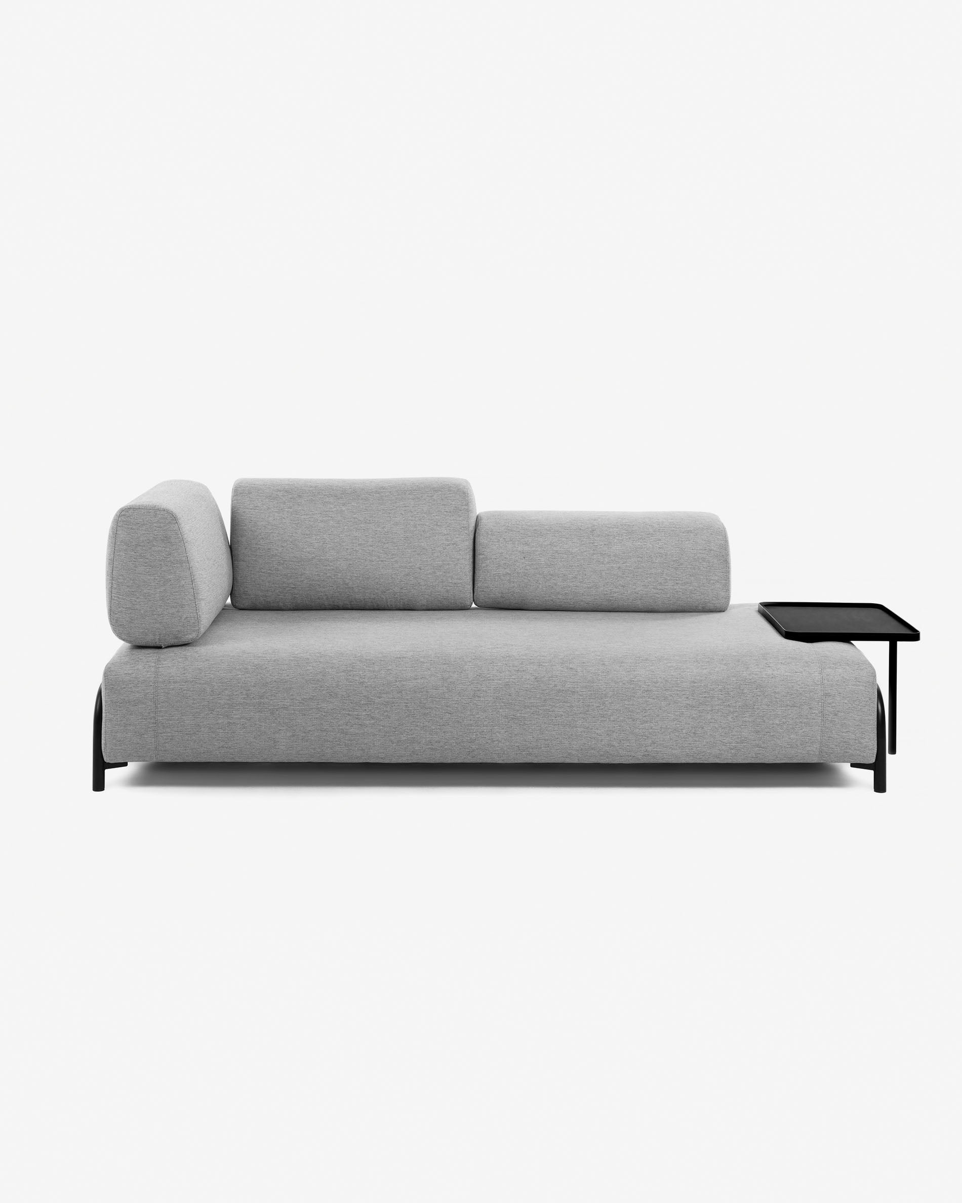 Das Compo Tablett von Kave Home bietet elegantes Design und Funktionalität, perfekt für Präsentationen und den täglichen Gebrauch.
