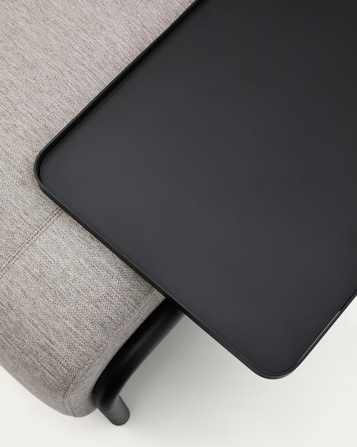 Das Compo Tablett von Kave Home vereint modernes Design mit Funktionalität, perfekt für Dekoration und Servieren.