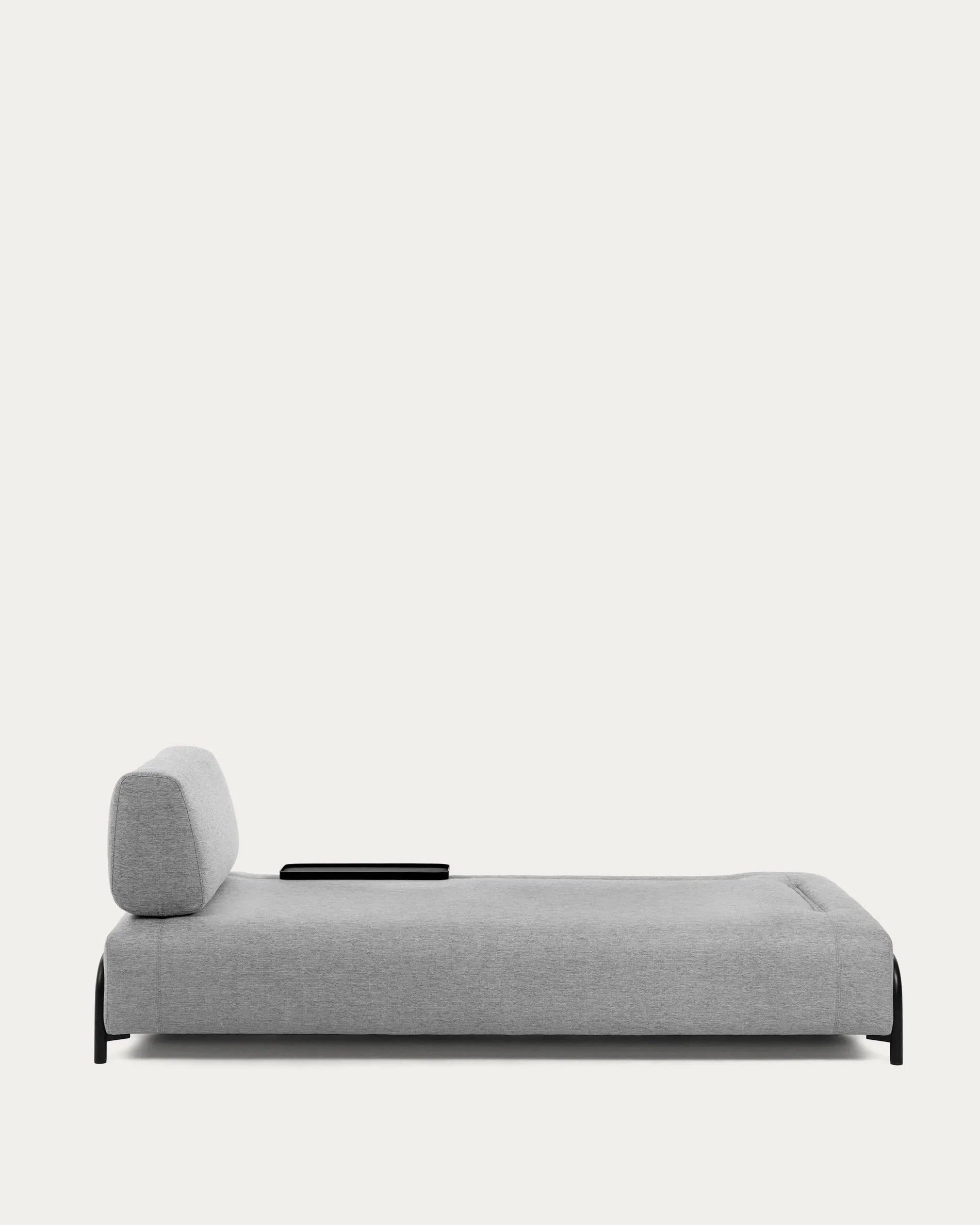 Das Compo Tablett von Kave Home vereint modernes Design und Vielseitigkeit, ideal für Dekoration oder Servieren in jedem Raum.