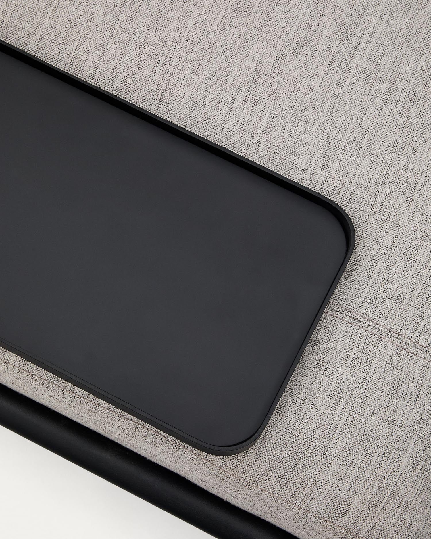 Das Compo Tablett von Kave Home vereint modernes Design mit Funktionalität, ideal für Dekoration oder stilvolles Servieren.