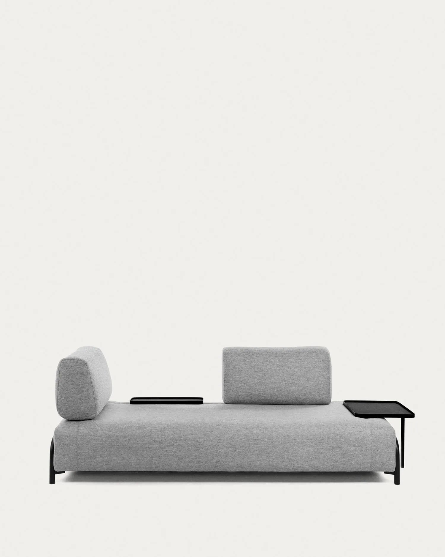 Elegantes hellgraues 3-Sitzer Sofa mit integriertem Tablett, ideal für stilvolle und funktionale Wohnräume.