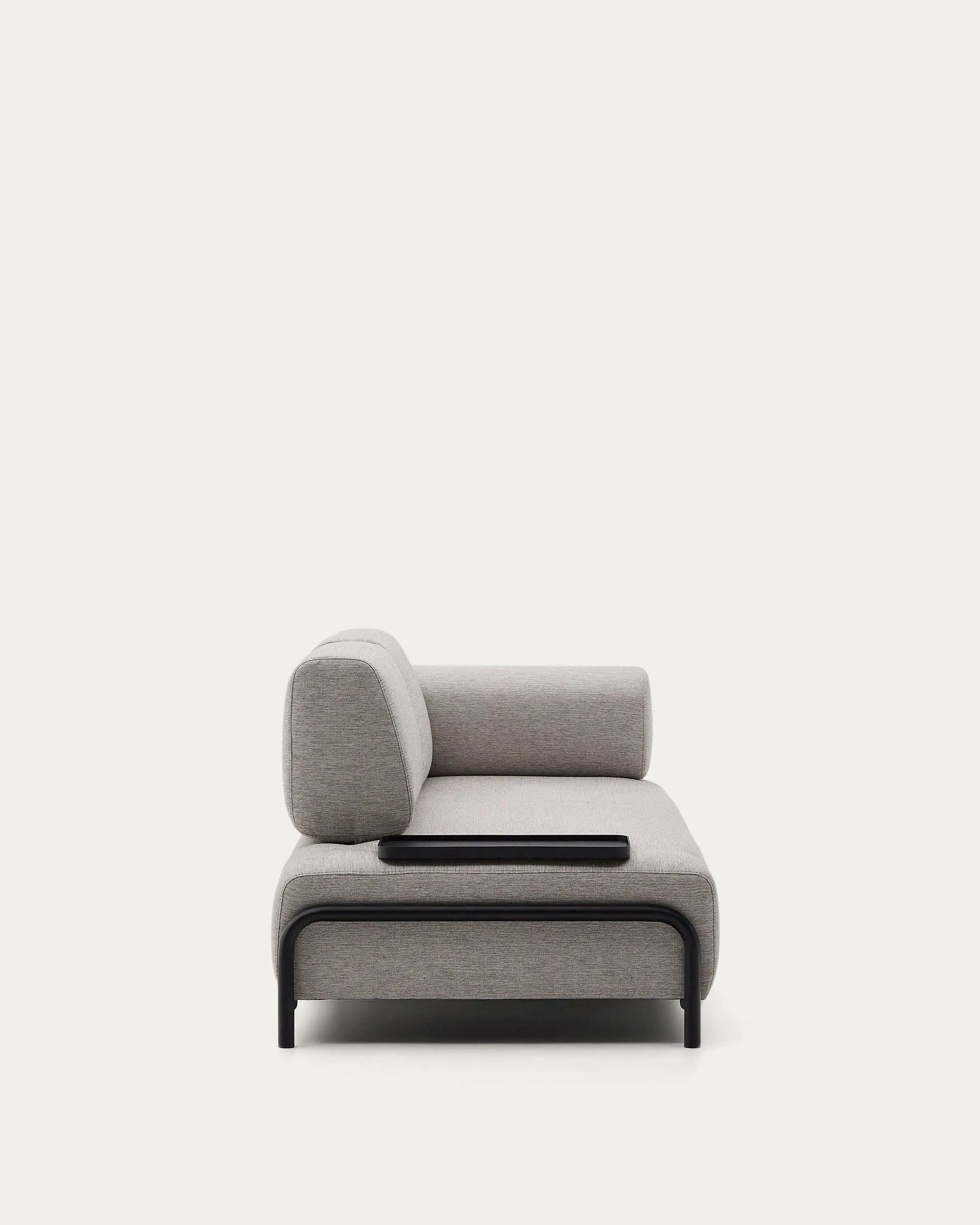 Das Compo 3-Sitzer Sofa von Kave Home in Beige-Grau, 232 cm, bietet modernes Design und ein praktisches integriertes Tablett.