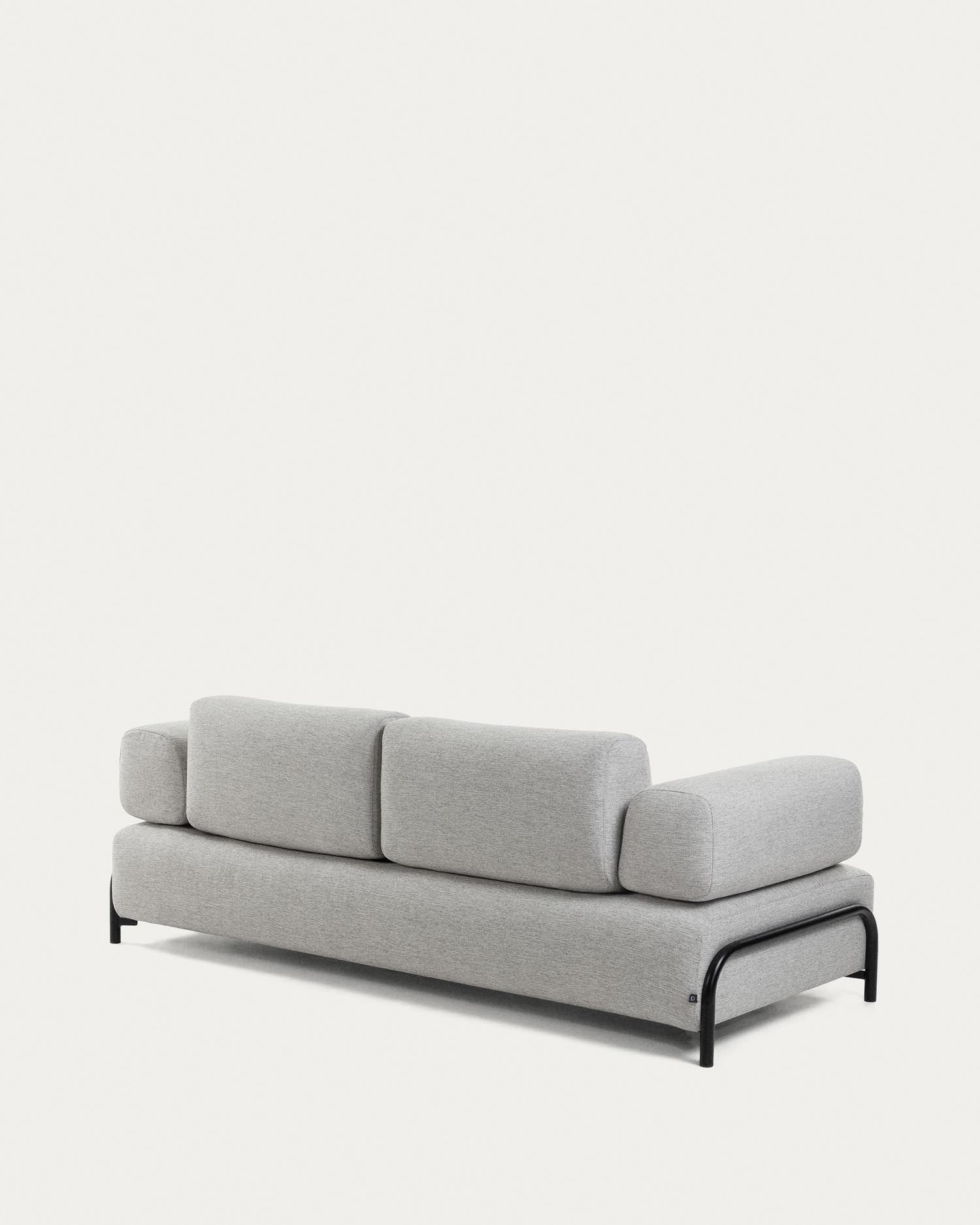 Elegantes hellgraues 3-Sitzer Sofa von Kave Home, 232 cm breit, ideal für modernes Wohnen, komfortabel und stilvoll.