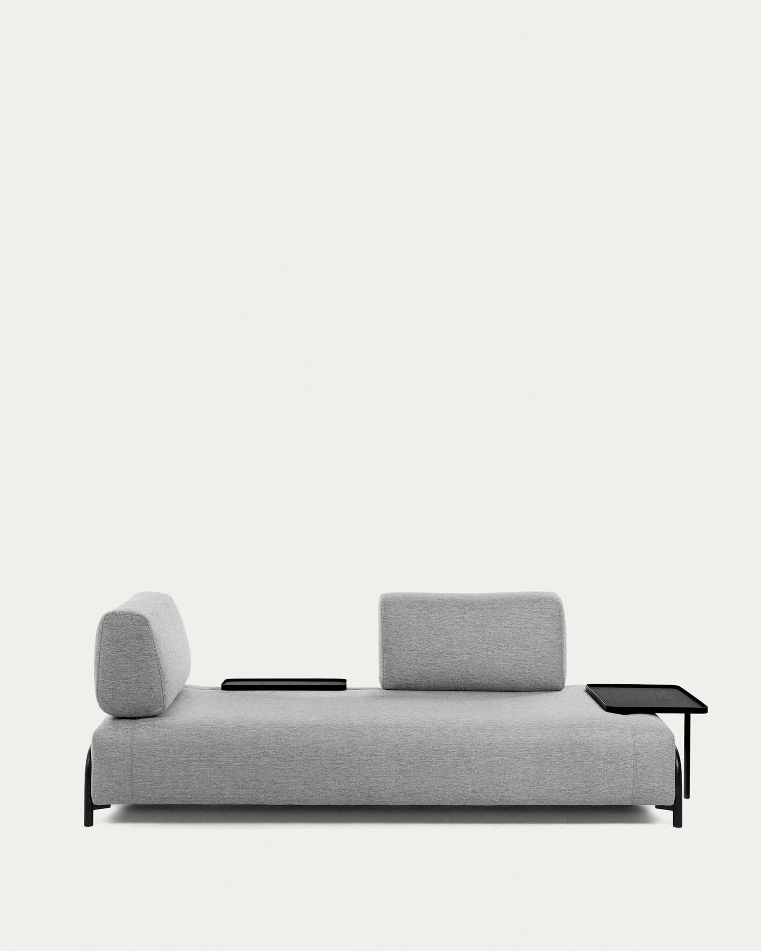 Elegantes hellgraues 3-Sitzer Sofa von Kave Home, 232 cm breit, ideal für modernes Wohnen, komfortabel und stilvoll.