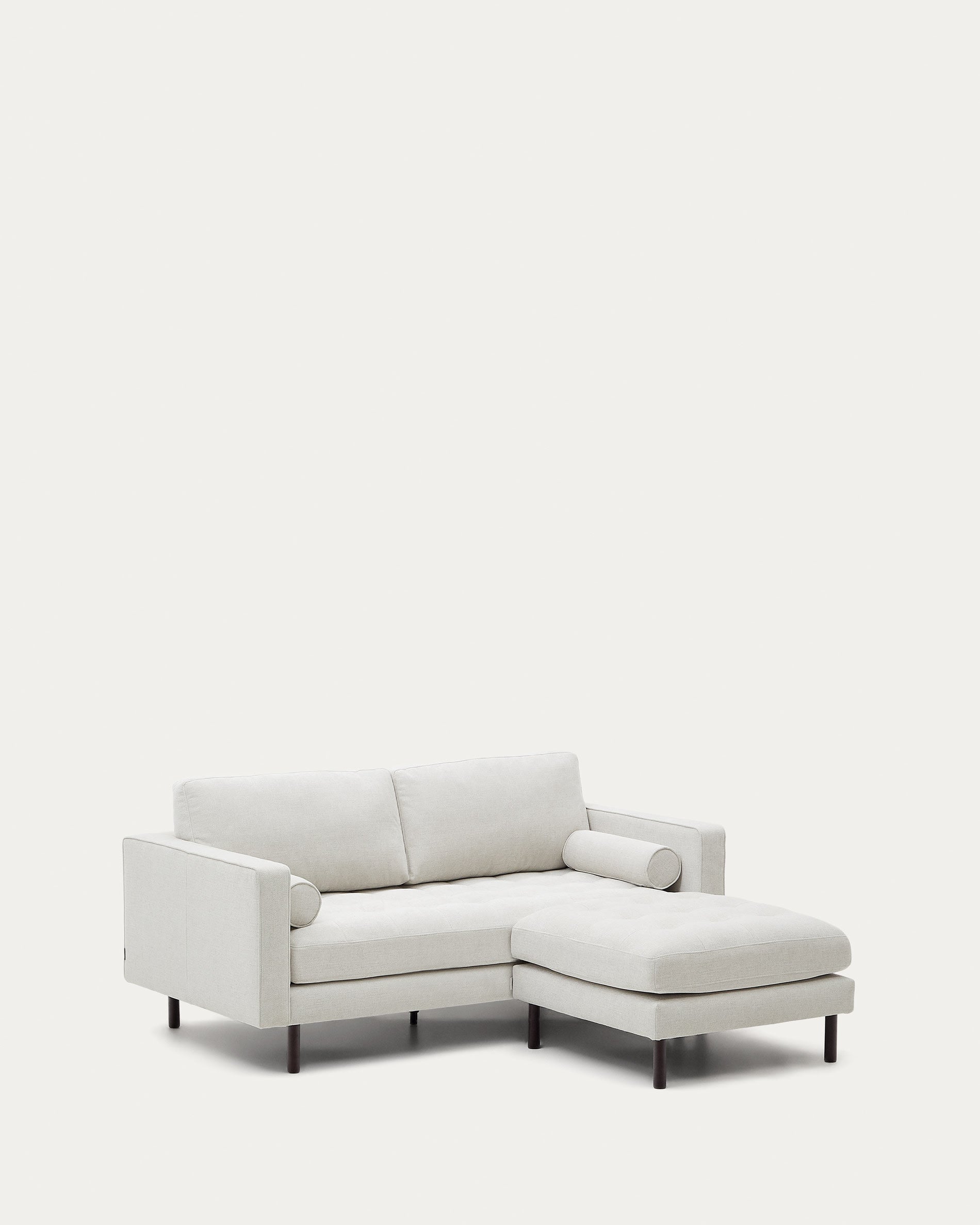 Elegantes 2-Sitzer-Sofa in perlfarbener Chenille mit Wenge-Beinen und integrierter Fussablage für stilvollen Komfort.