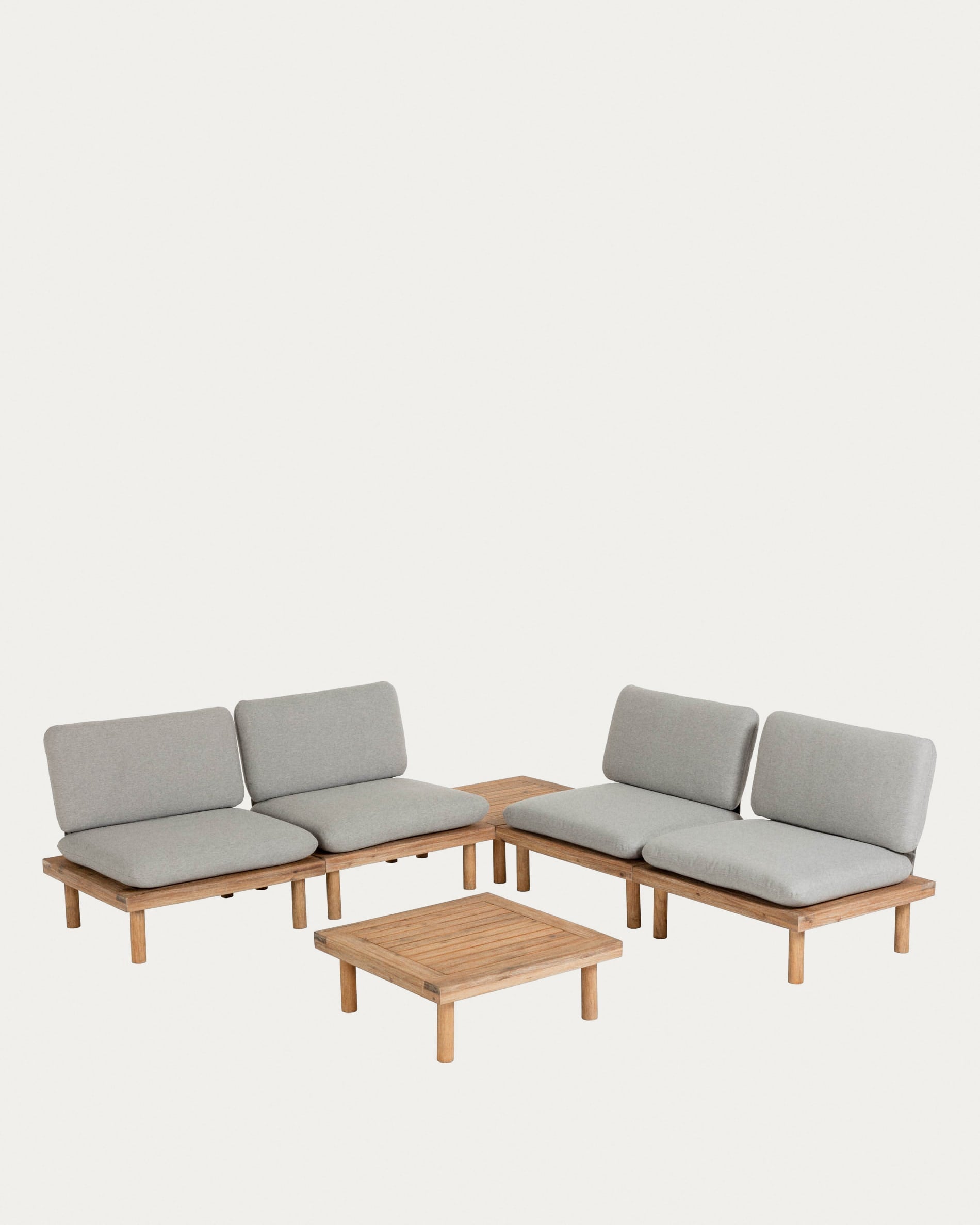 Viridis Outdoor Set, bestehend aus 4 Sessel und 2 Tischen FSC 100% in Grau präsentiert im Onlineshop von KAQTU Design AG. Loungeset ist von Kave Home