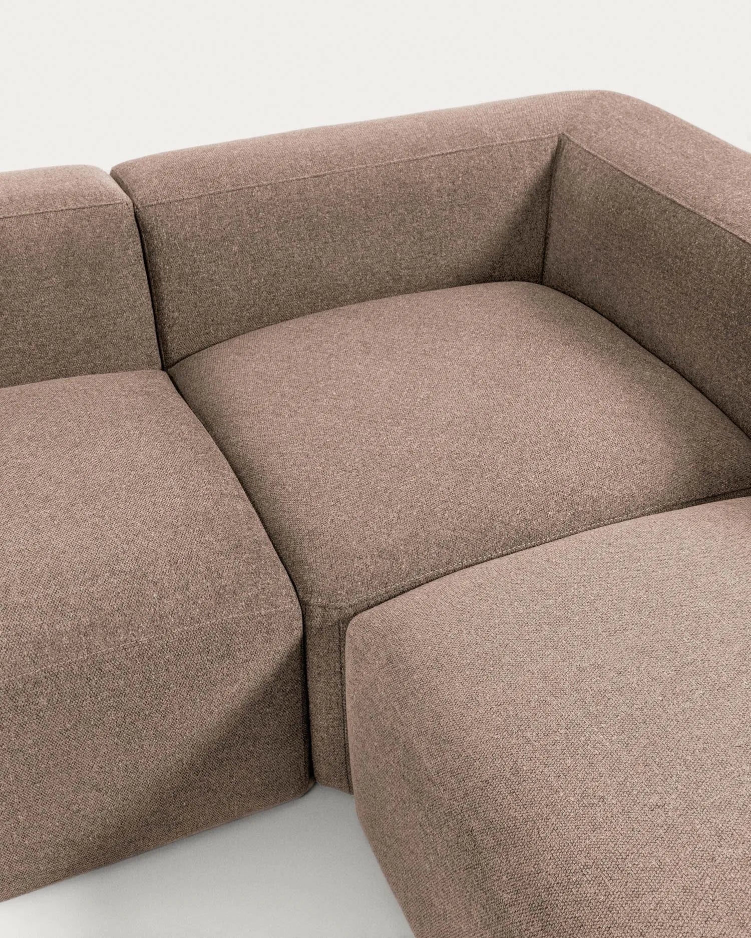4-Sitzer-Ecksofa Blok mit rosa Chenille 320 x 230 cm FSC Mix Credit in Rosa präsentiert im Onlineshop von KAQTU Design AG. 4er Sofa ist von Kave Home