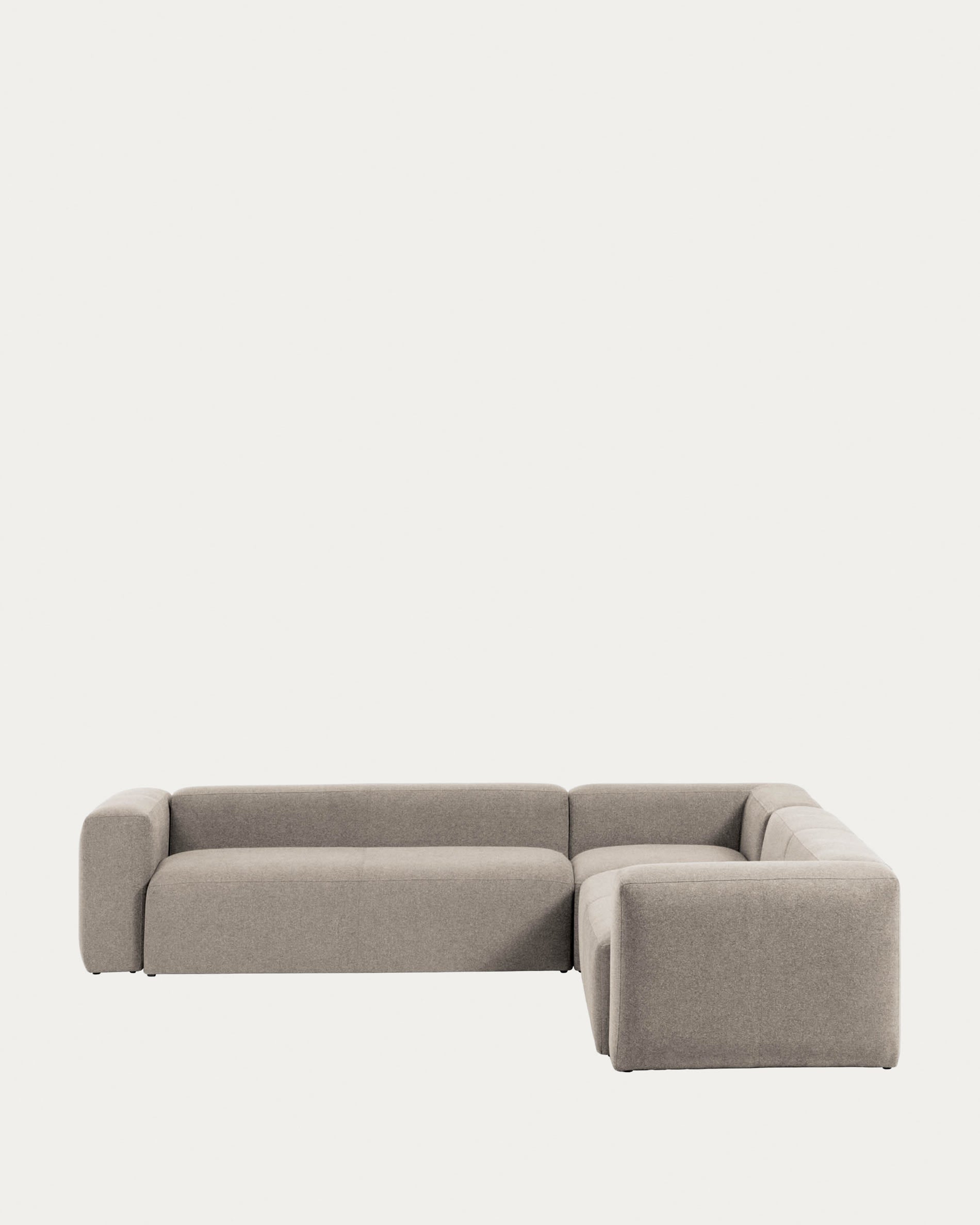 Elegantes, beiges Ecksofa von Kave Home, 320x320 cm, FSC-zertifiziert, bietet Komfort und Nachhaltigkeit für Ihr Wohnzimmer.