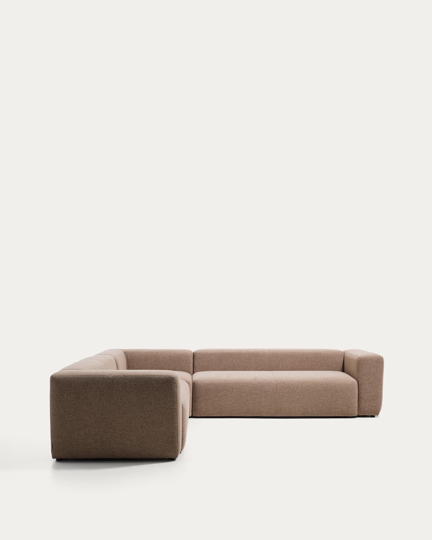 5-Sitzer-Ecksofa Blok in brauner Chenille, 320 x 320 cm, FSC Mix Credit in Taupe präsentiert im Onlineshop von KAQTU Design AG. Ecksofa ist von Kave Home