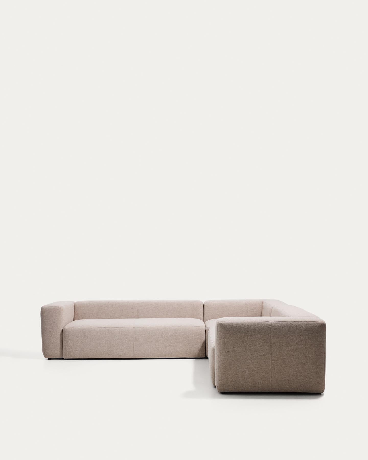 5-Sitzer-Ecksofa Blok in beiger Chenille, 320 x 320 cm, FSC Mix Credit in Beige präsentiert im Onlineshop von KAQTU Design AG. Ecksofa ist von Kave Home