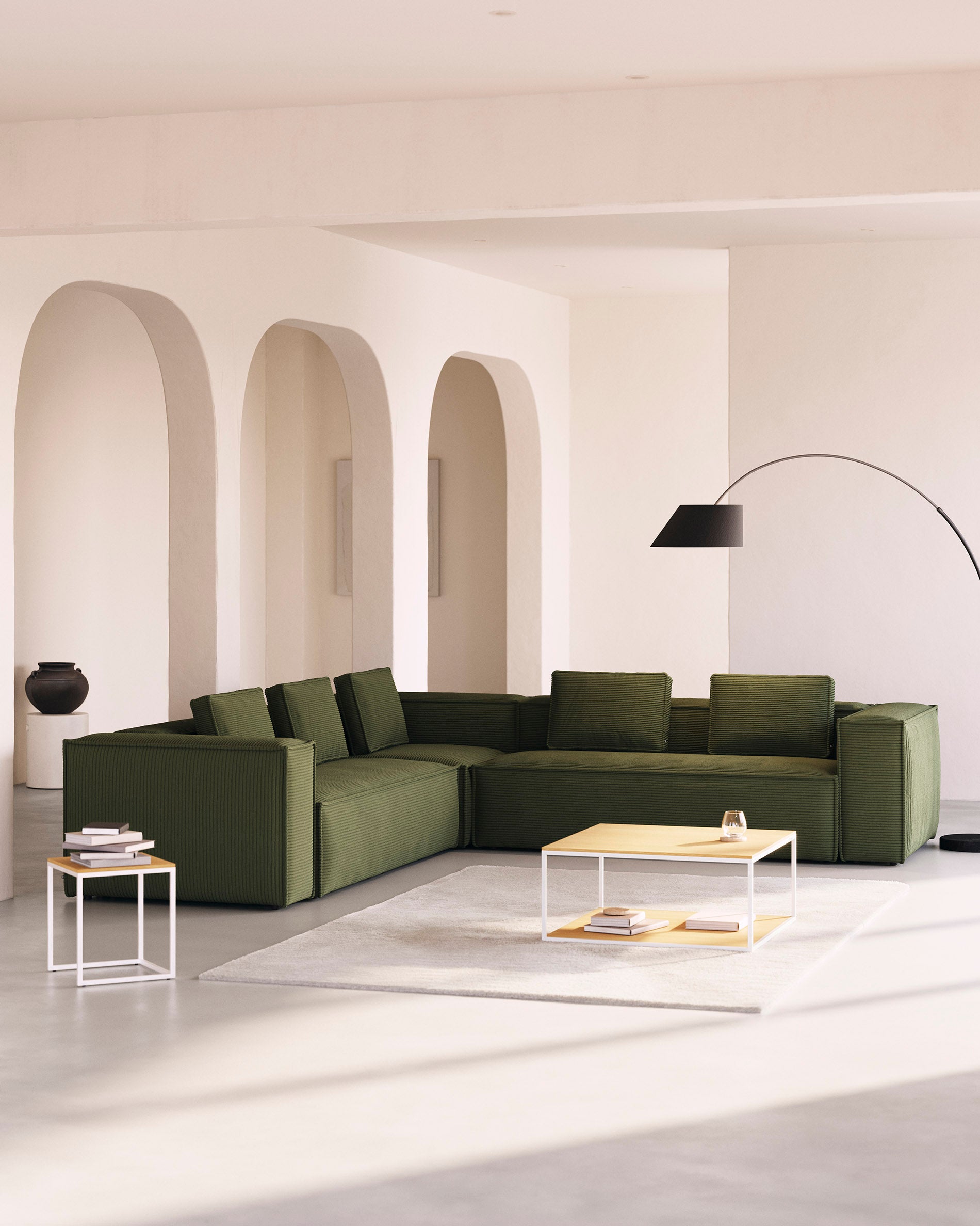 Blok 6-Sitzer-Ecksofa breiter Cord in Grün 320 x 320 FR in Grün präsentiert im Onlineshop von KAQTU Design AG. Ecksofa ist von Kave Home