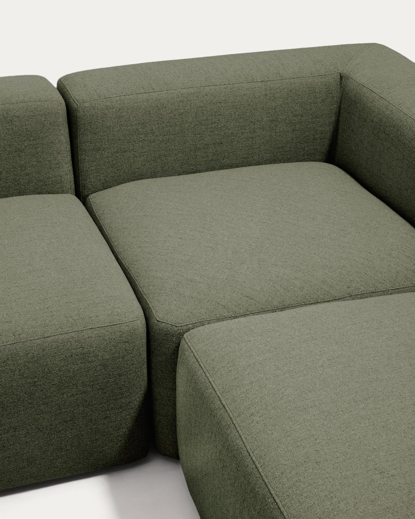 5-Sitzer-Ecksofa Blok mit Randmodul links in moosgrüner Chenille, 320 x 255 cm, FSC Mix Credit in Grün präsentiert im Onlineshop von KAQTU Design AG. L-Sofa links ist von Kave Home