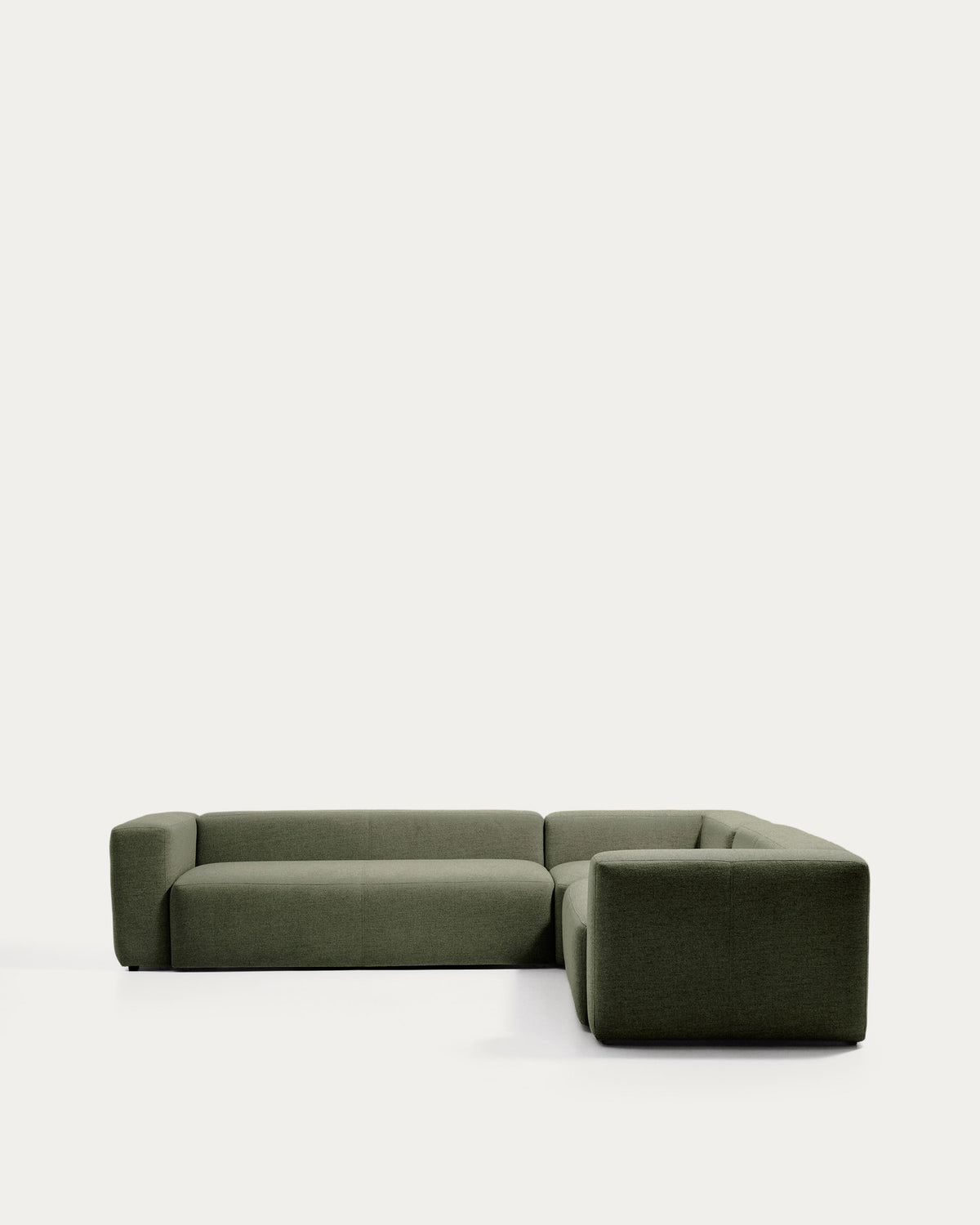 5-Sitzer-Ecksofa Blok in moosgrüner Chenille, 320 x 290 cm / 290 x 320 cm, FSC Mix Credit in Grün präsentiert im Onlineshop von KAQTU Design AG. Ecksofa ist von Kave Home