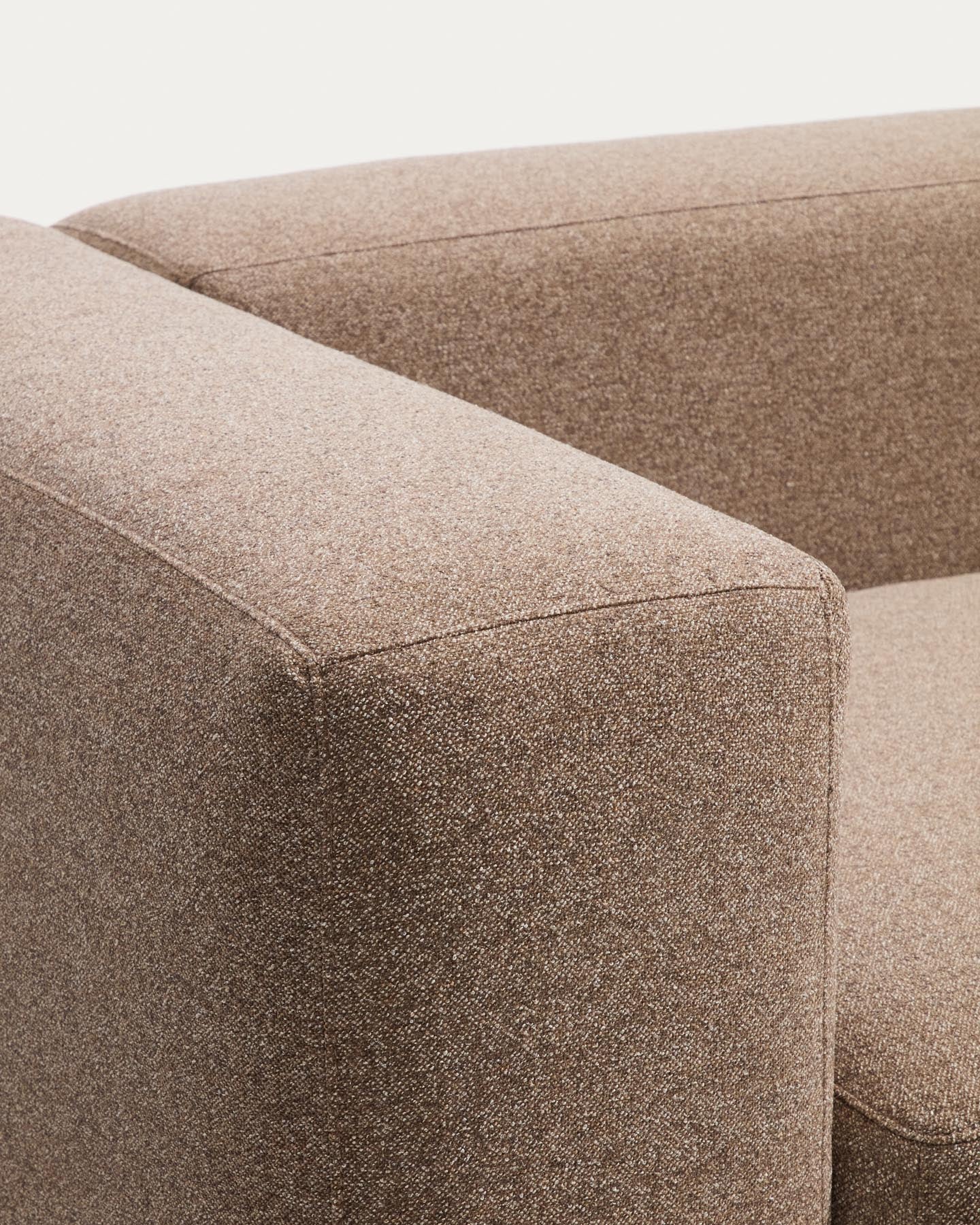 4-Sitzer-Ecksofa Blok in brauner Chenille, 290 x 290 cm, FSC Mix Credit in Taupe präsentiert im Onlineshop von KAQTU Design AG. Ecksofa ist von Kave Home